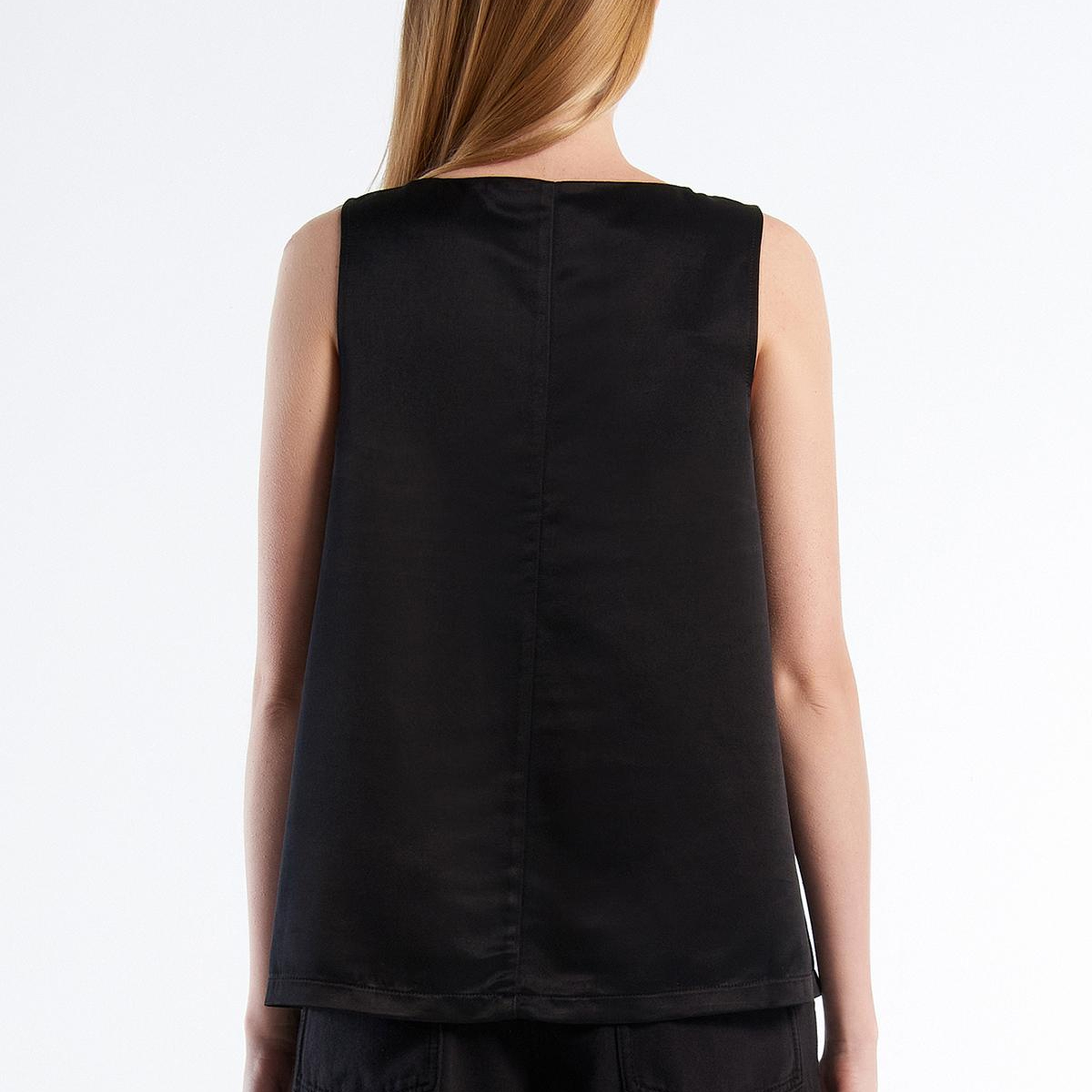 Kadın Siyah Viskoz Karışımlı Saten Kolsuz Bluz