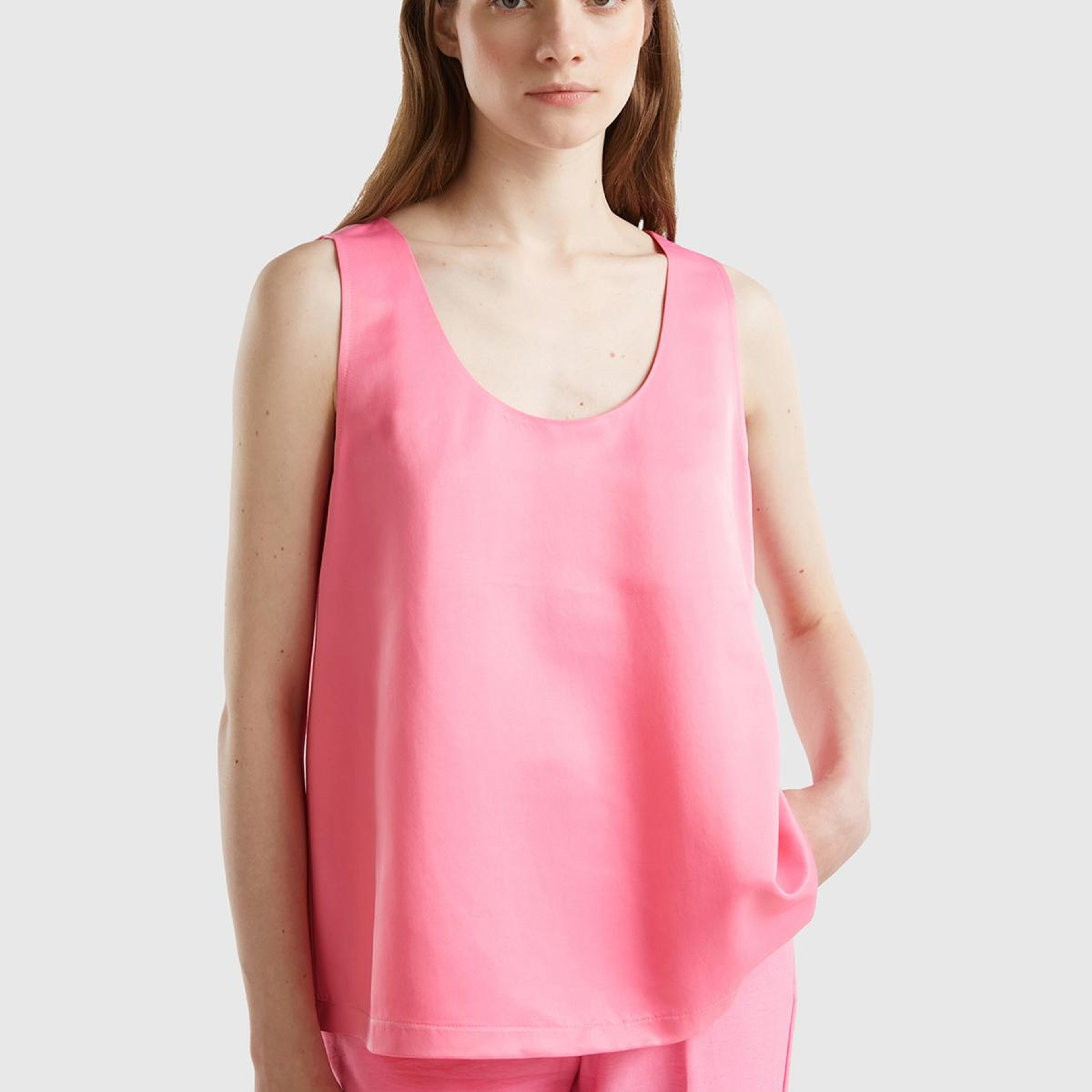 Kadın Açık Pembe Viskoz Karışımlı Saten Kolsuz Bluz