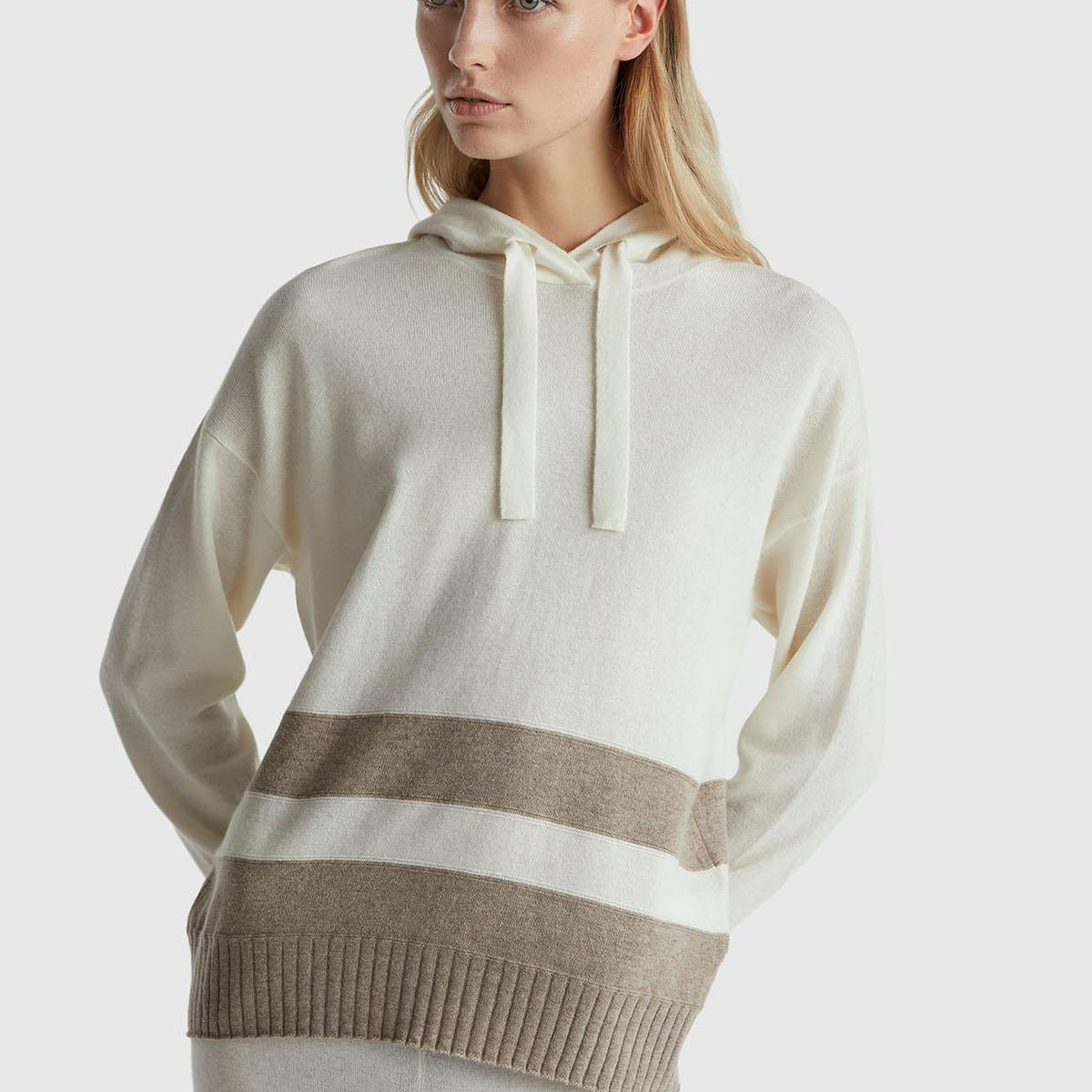 Kadın Ekru Yün ve Kaşmir Karışımlı Kapüşonlu Kazak