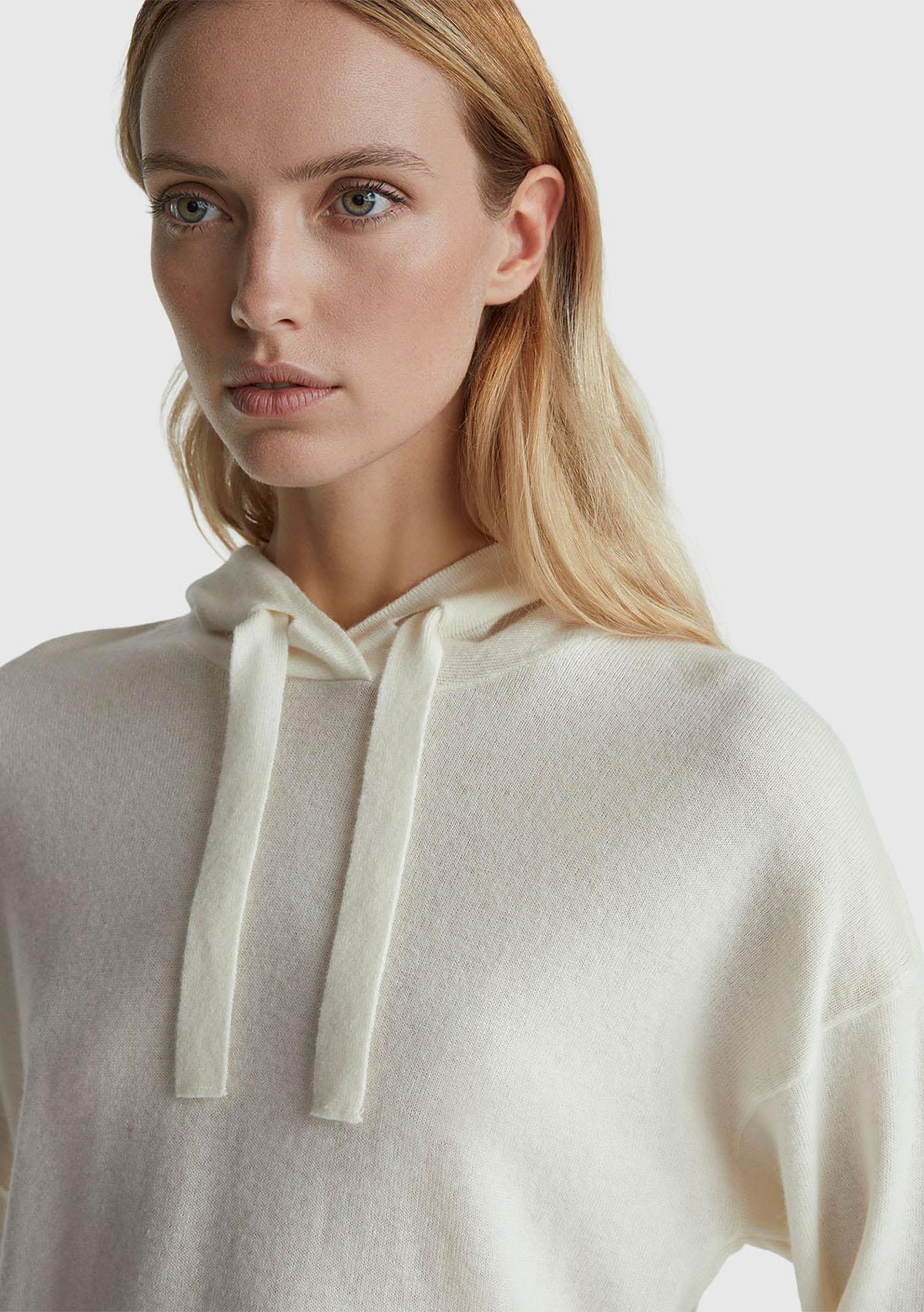 Kadın Ekru Yün ve Kaşmir Karışımlı Kapüşonlu Kazak