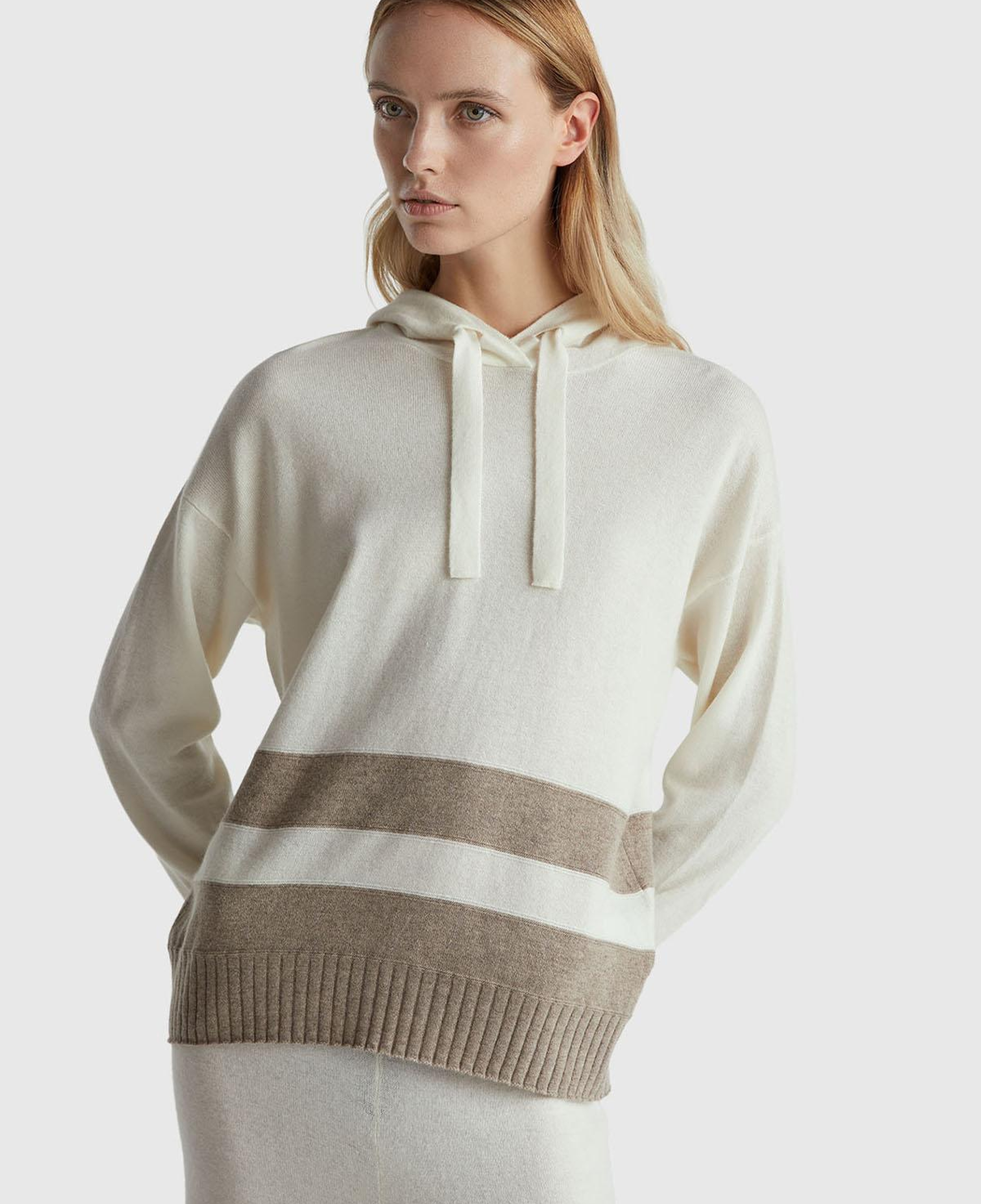 Kadın Ekru Yün ve Kaşmir Karışımlı Kapüşonlu Kazak