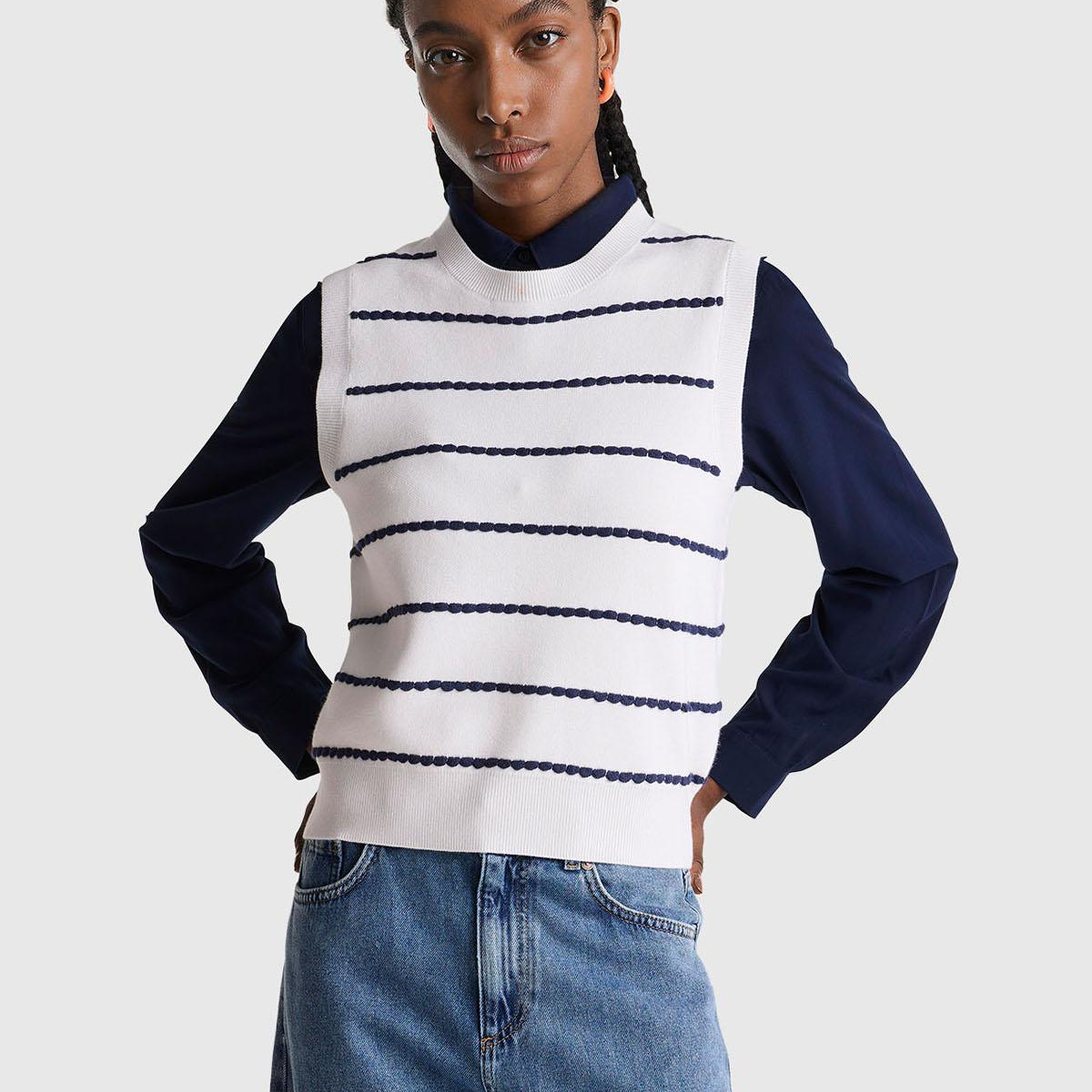 Kadın Ekru-Gri Mix Viskoz Karışımlı Çizgili Kolsuz Kazak