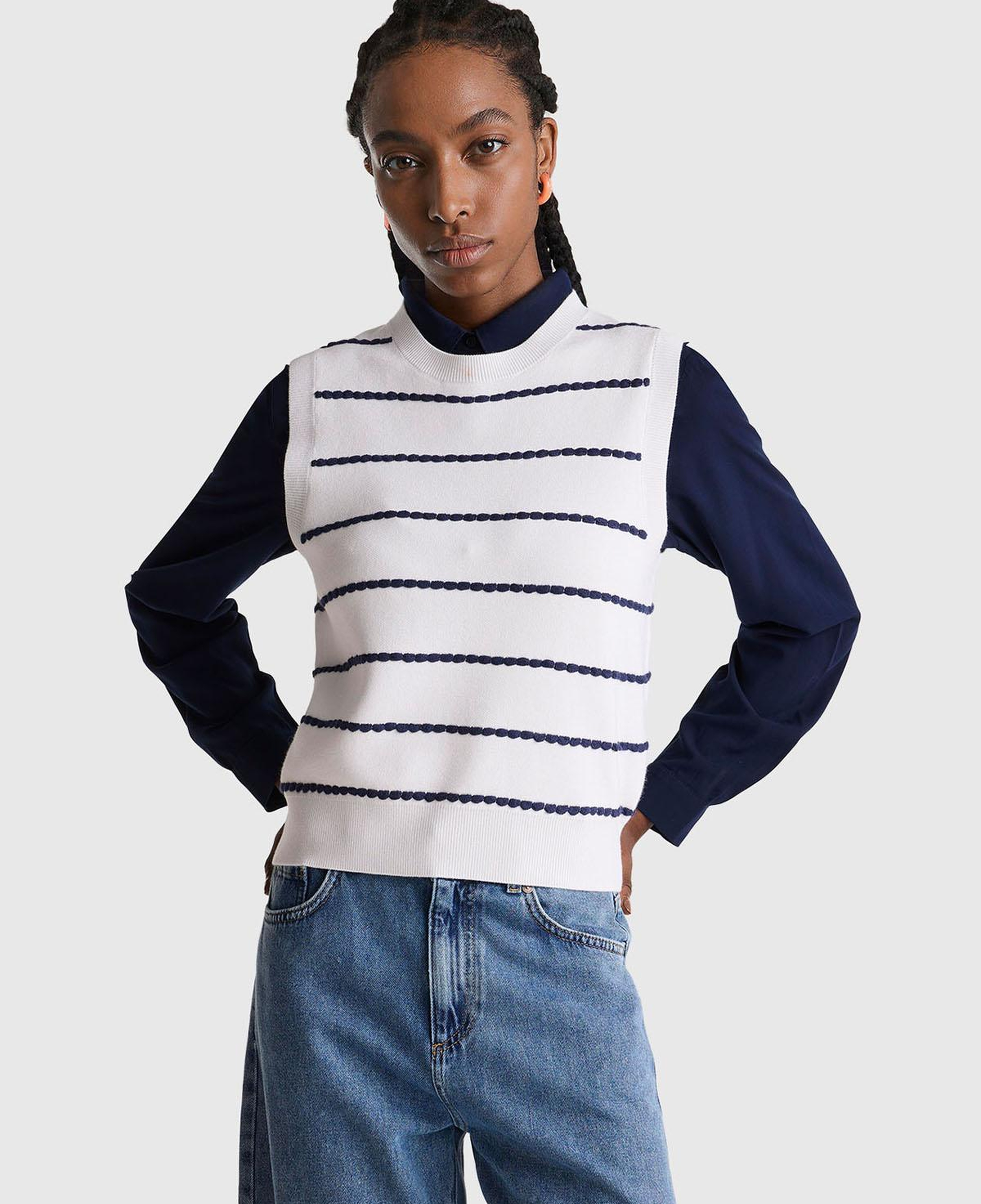 Kadın Ekru-Gri Mix Viskoz Karışımlı Çizgili Kolsuz Kazak