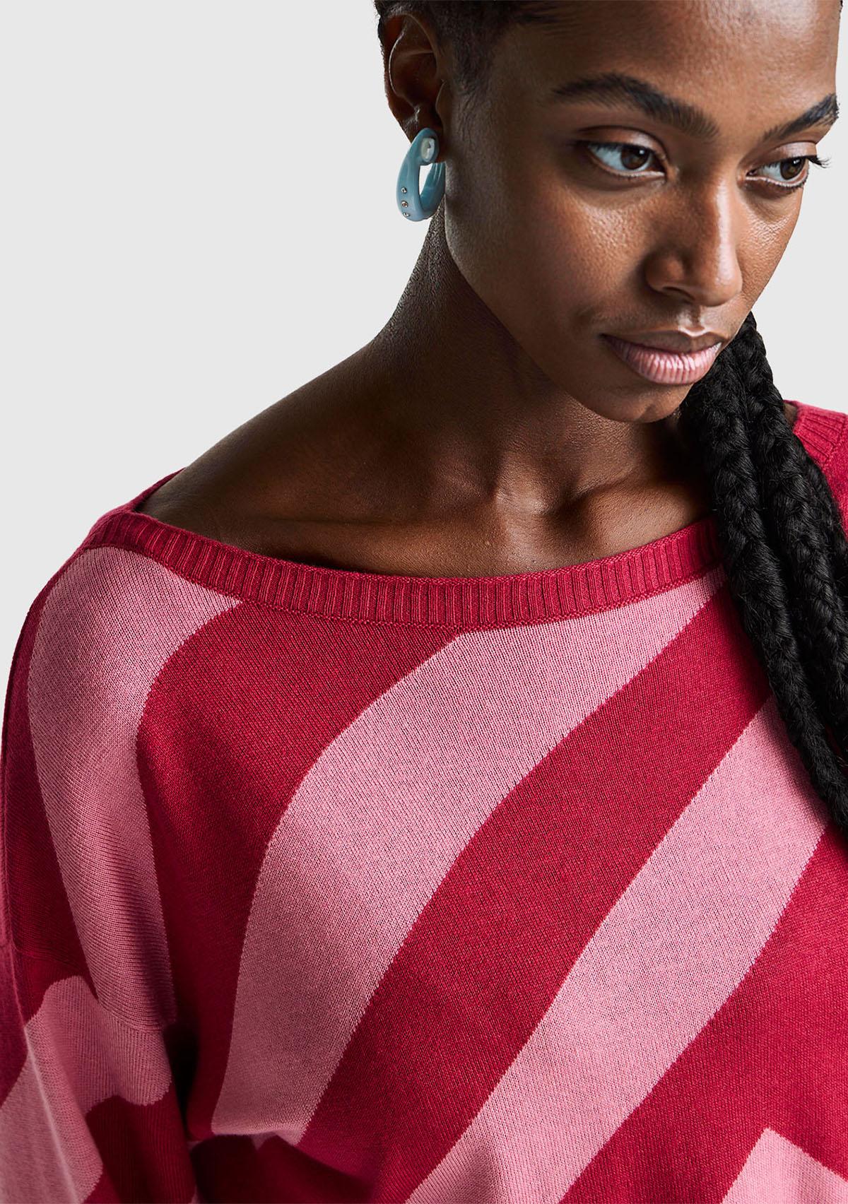 Kadın Fuşya Viskoz ve Yün Karışımlı Çizgi Desenli Kayık Yaka Kazak