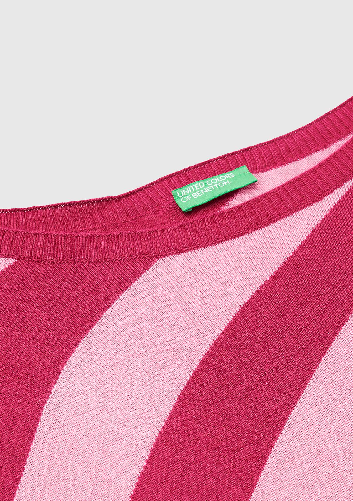 Kadın Fuşya Viskoz ve Yün Karışımlı Çizgi Desenli Kayık Yaka Kazak