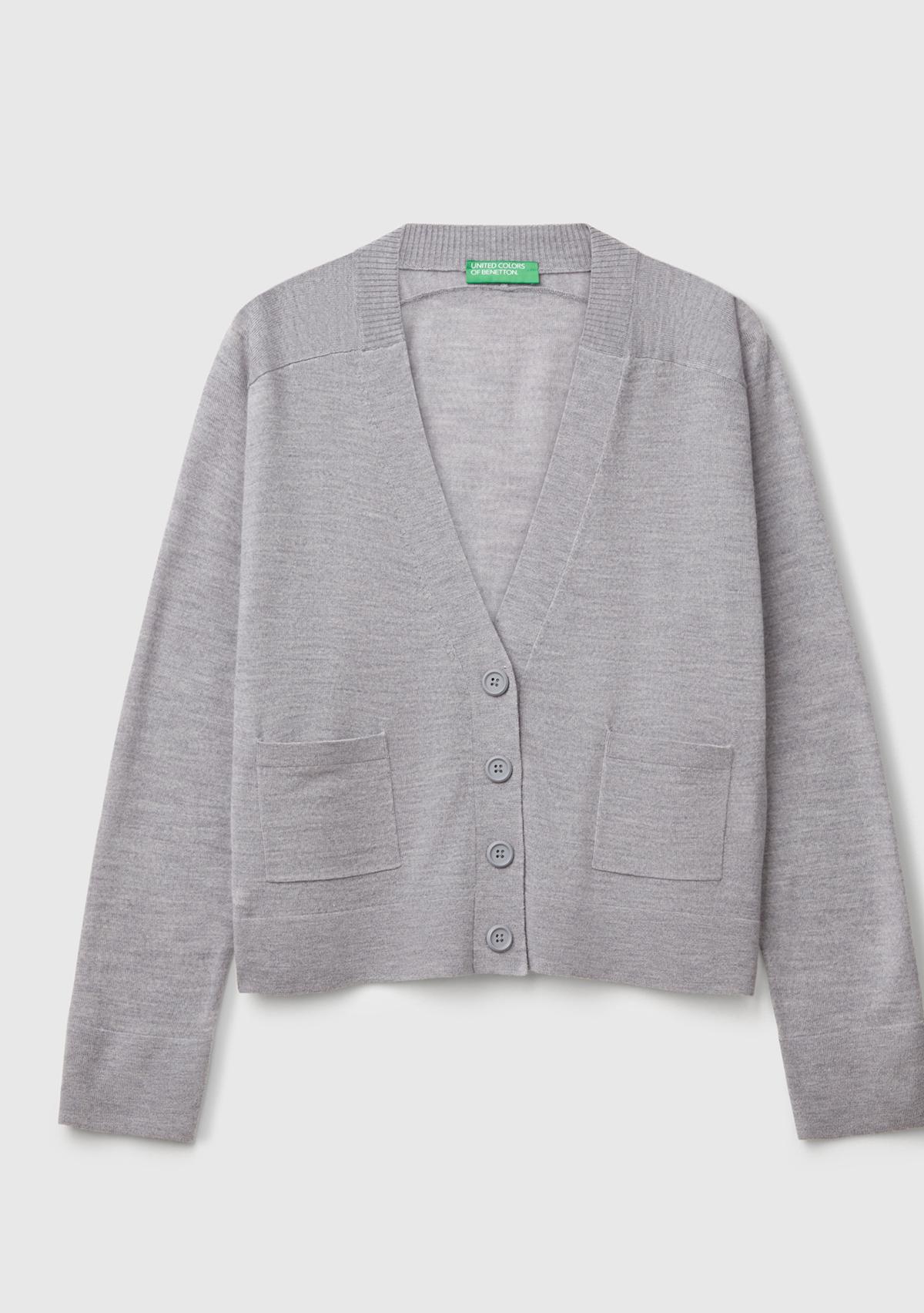 Kadın Gri Melanj %100 Yün Önü Cep Detaylı Düğmeli V Yaka Hırka