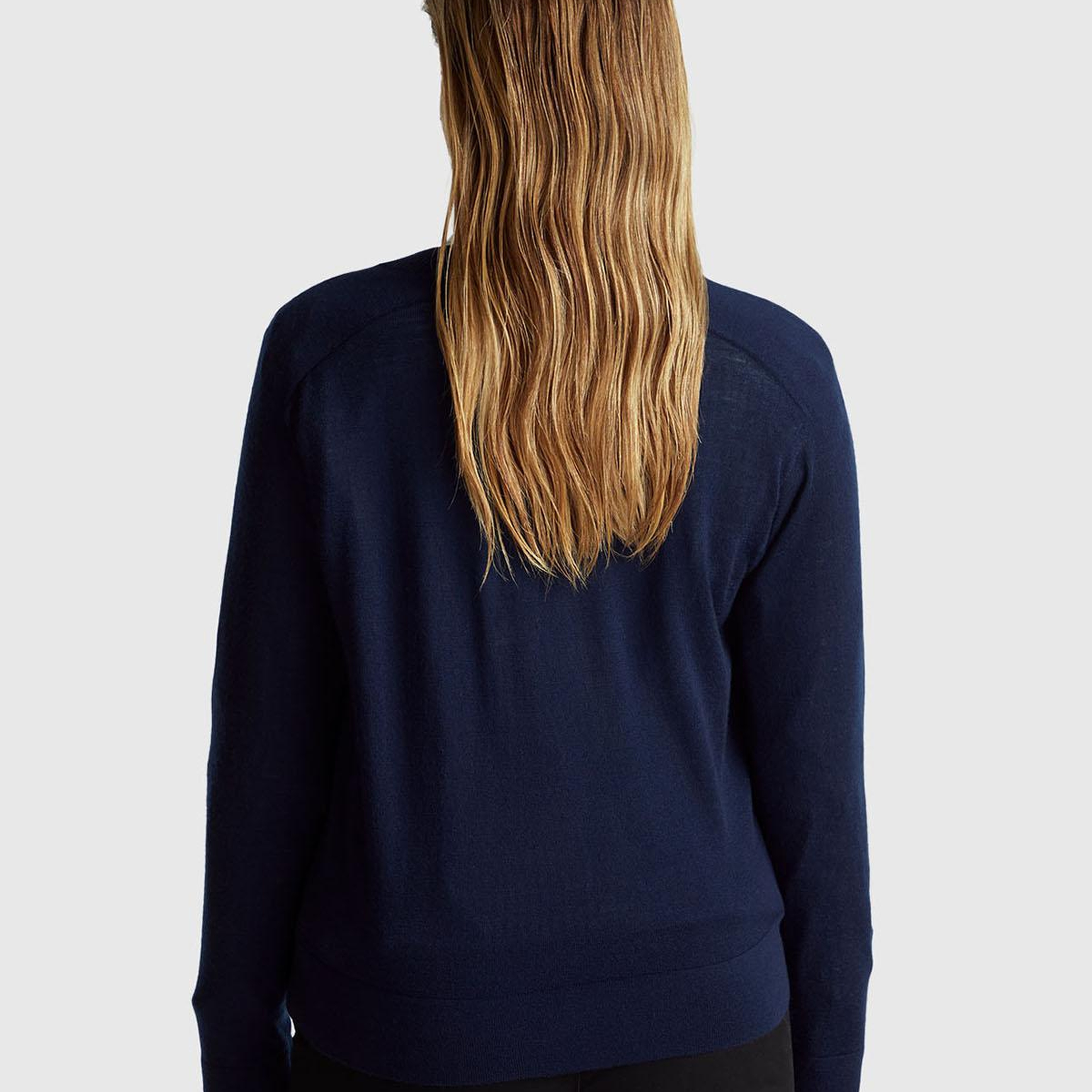 Kadın Lacivert %100 Yün Önü Cep Detaylı Düğmeli V Yaka Hırka