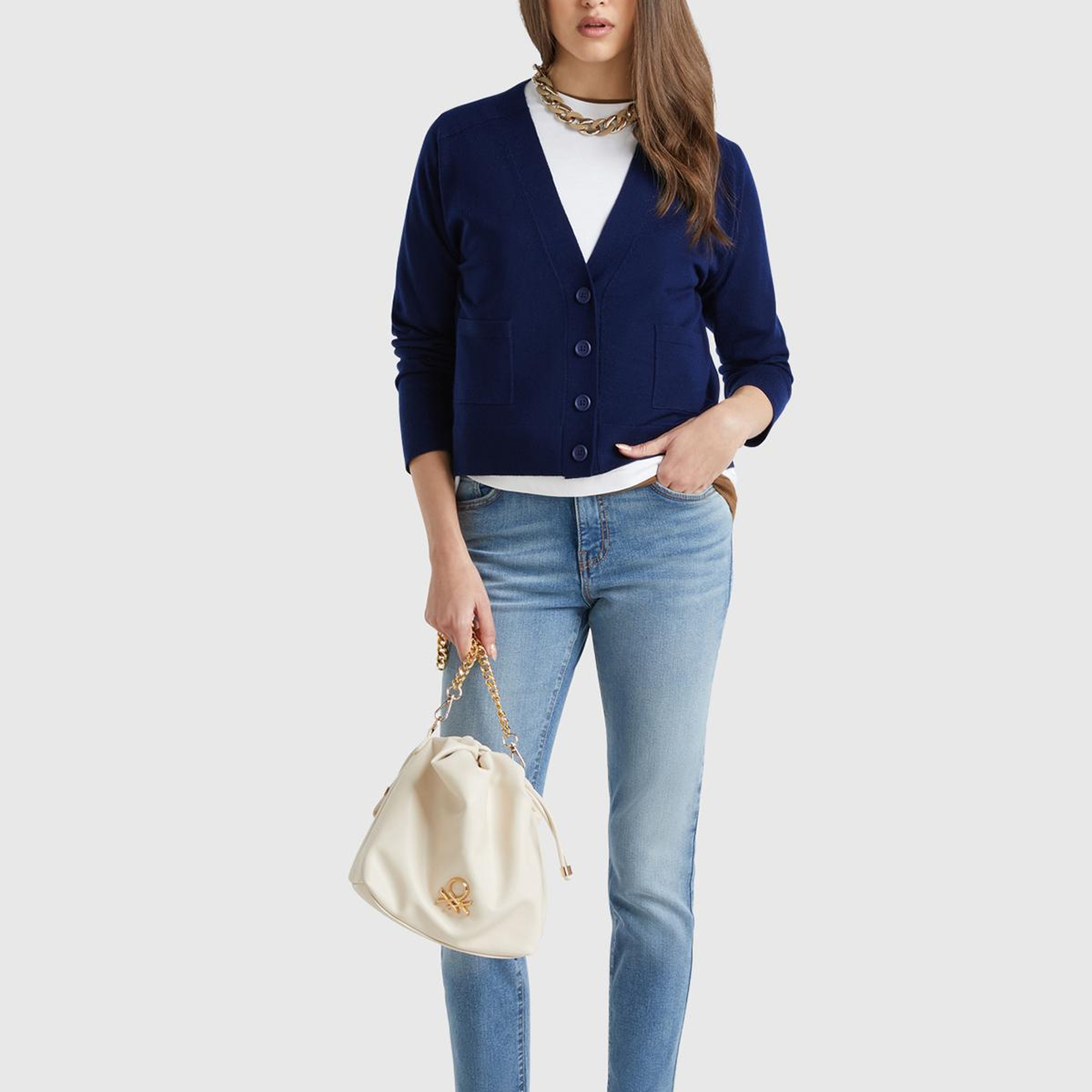 Kadın Lacivert %100 Yün Önü Cep Detaylı Düğmeli V Yaka Hırka