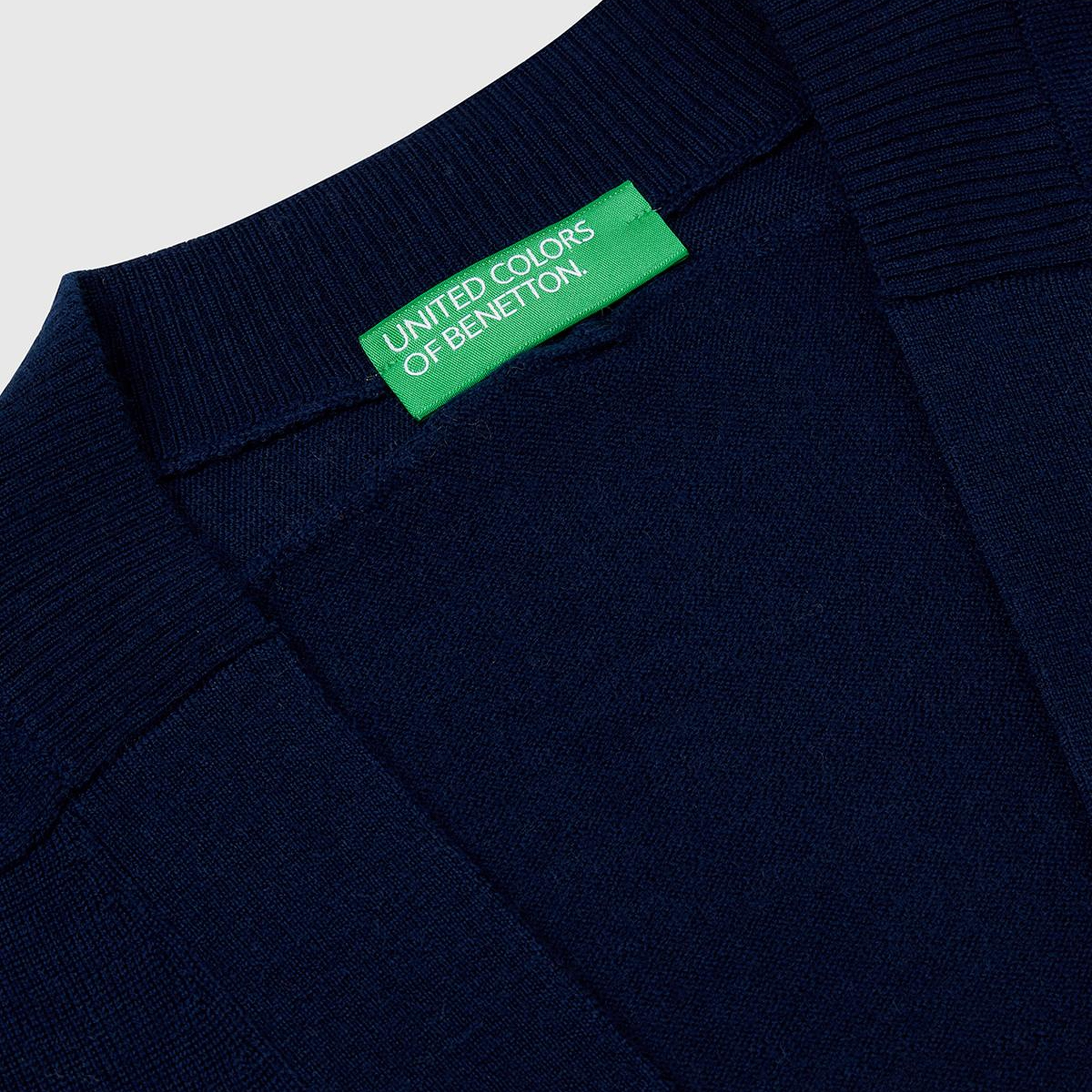 Kadın Lacivert %100 Yün Önü Cep Detaylı Düğmeli V Yaka Hırka