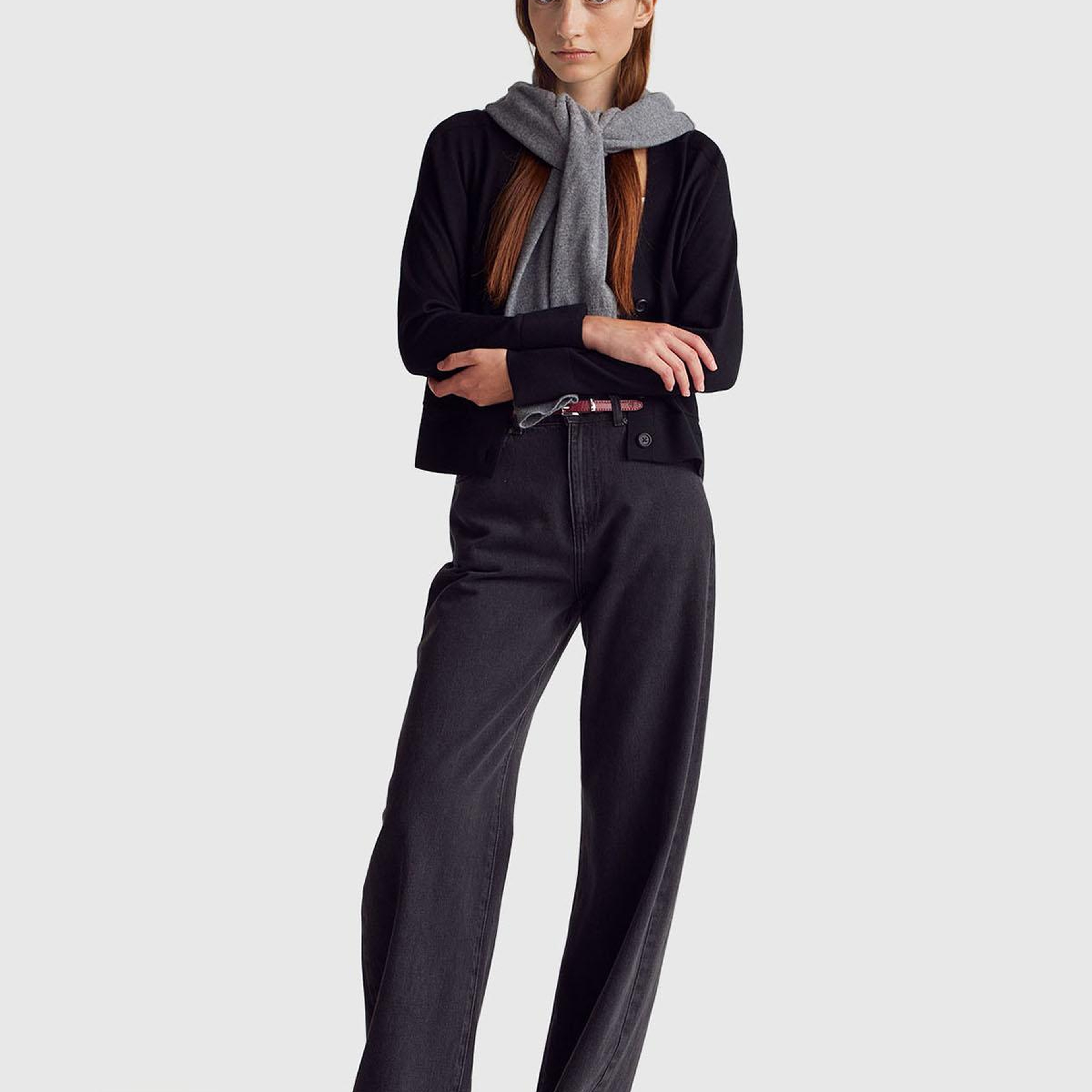 Kadın Sİyah %100 Yün Önü Cep Detaylı Düğmeli V Yaka Hırka