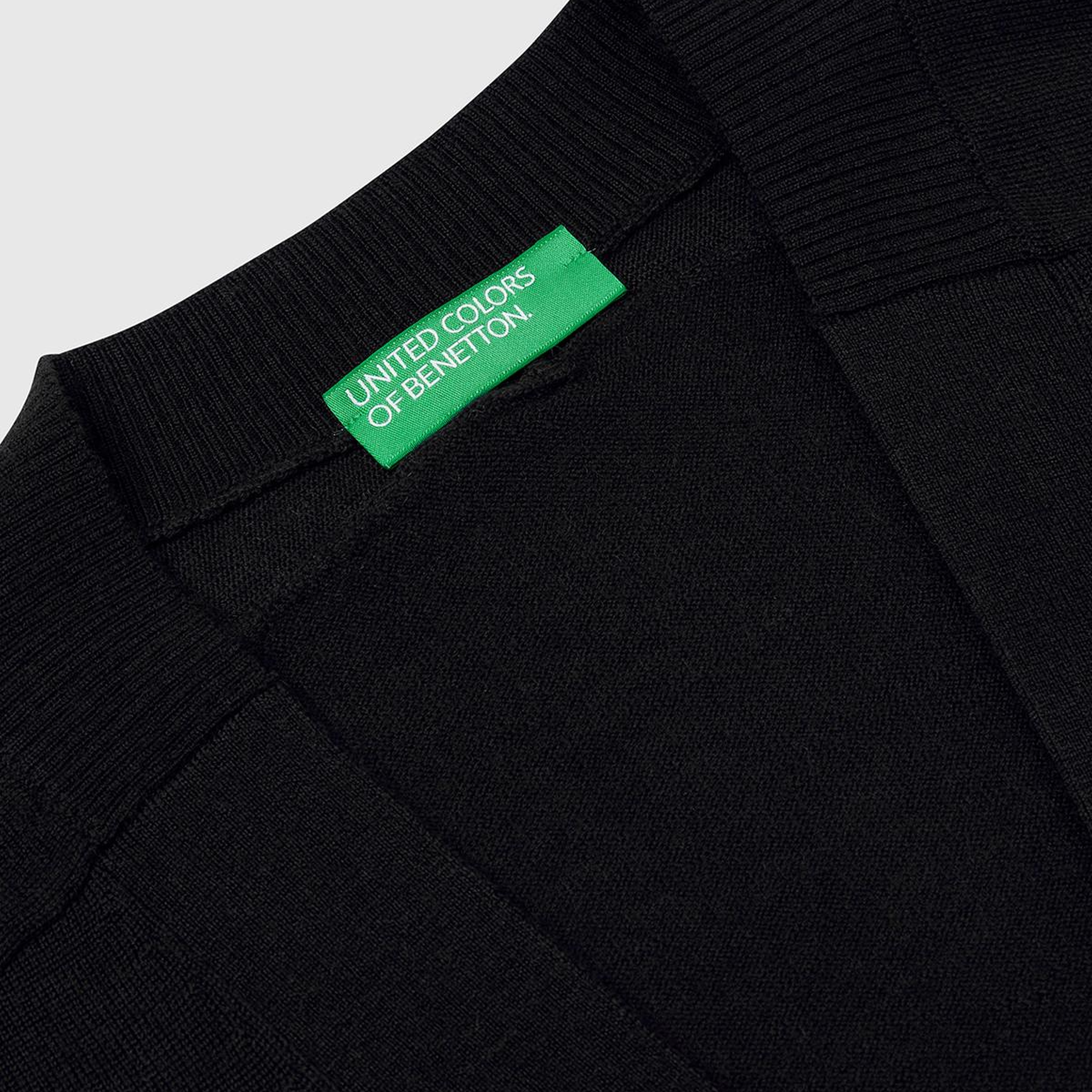 Kadın Sİyah %100 Yün Önü Cep Detaylı Düğmeli V Yaka Hırka