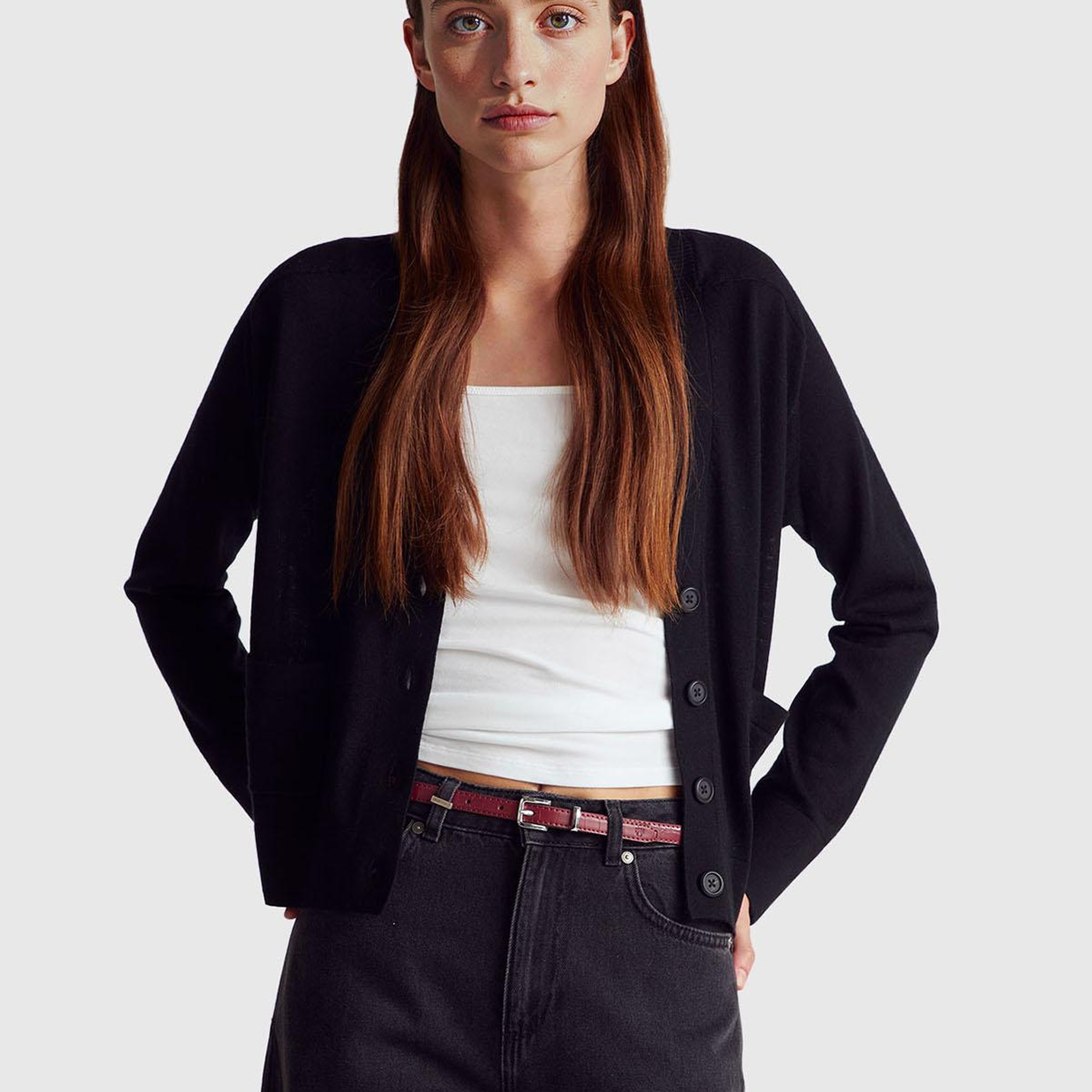 Kadın Sİyah %100 Yün Önü Cep Detaylı Düğmeli V Yaka Hırka