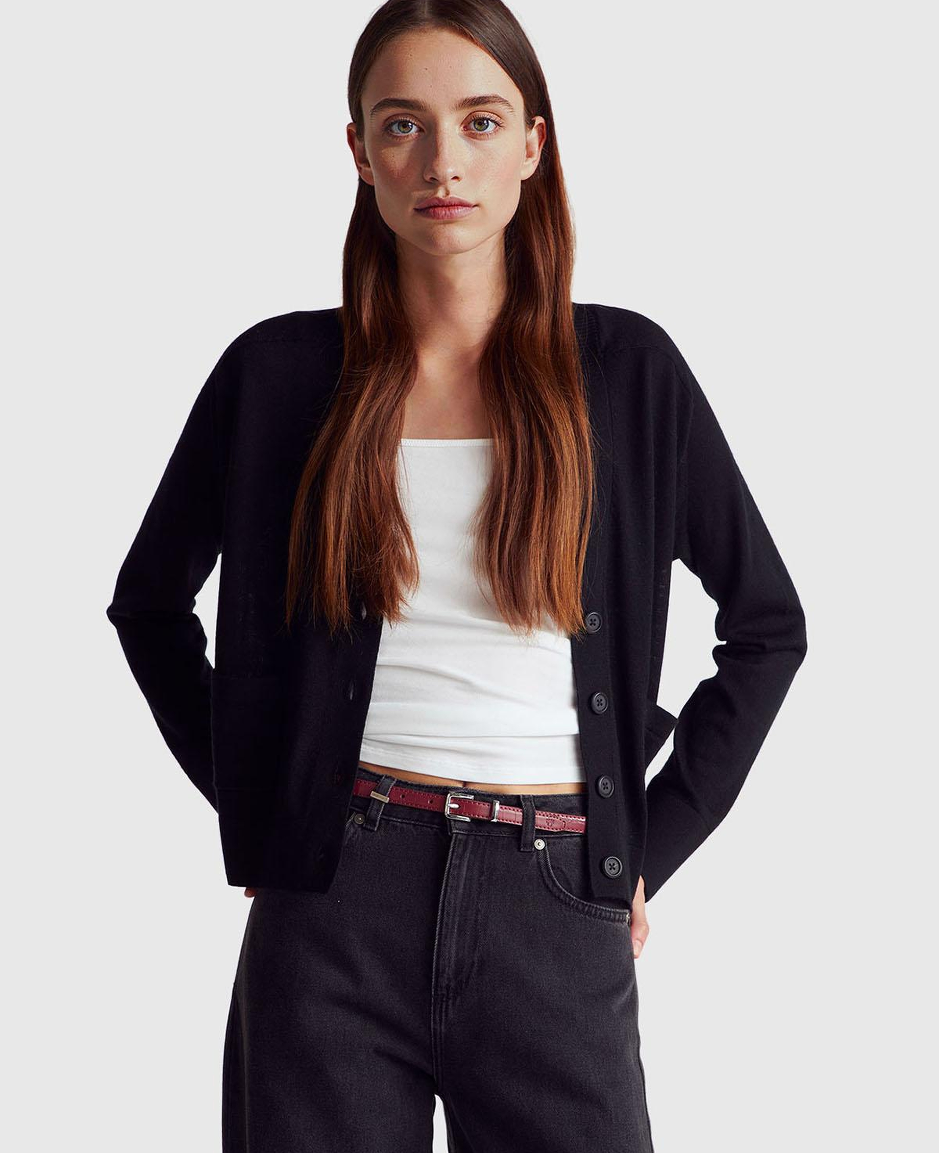 Kadın Sİyah %100 Yün Önü Cep Detaylı Düğmeli V Yaka Hırka