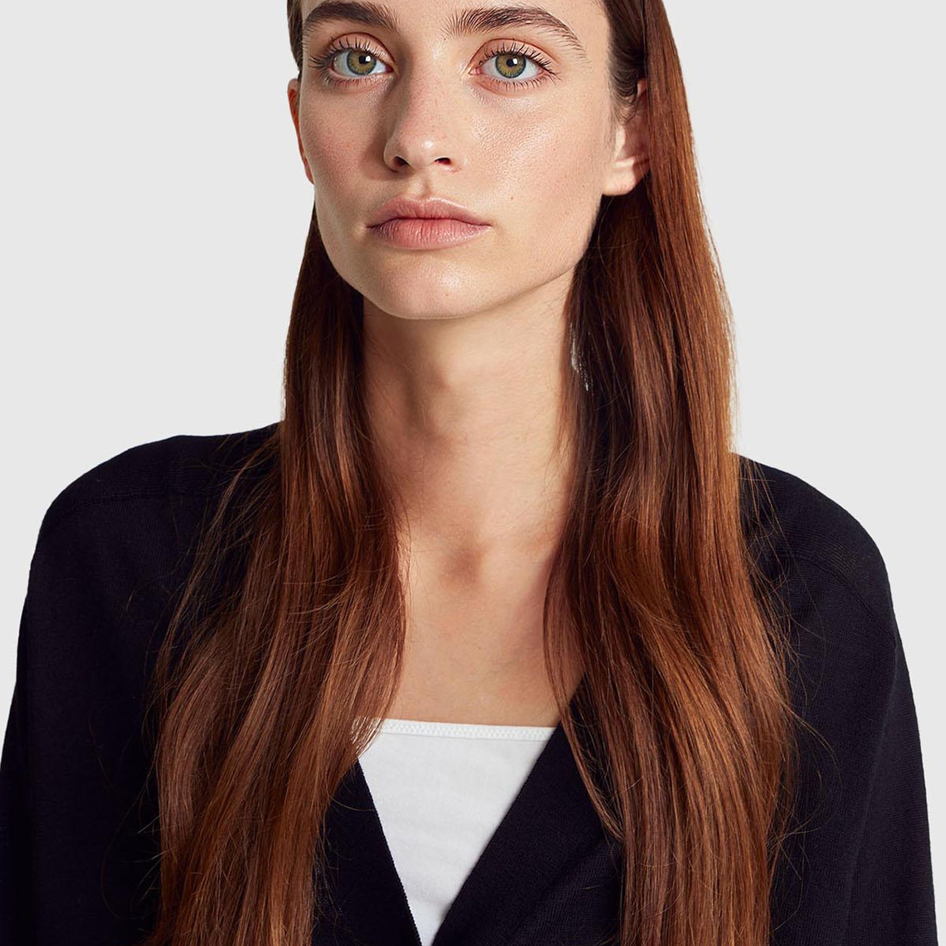 Kadın Sİyah %100 Yün Önü Cep Detaylı Düğmeli V Yaka Hırka