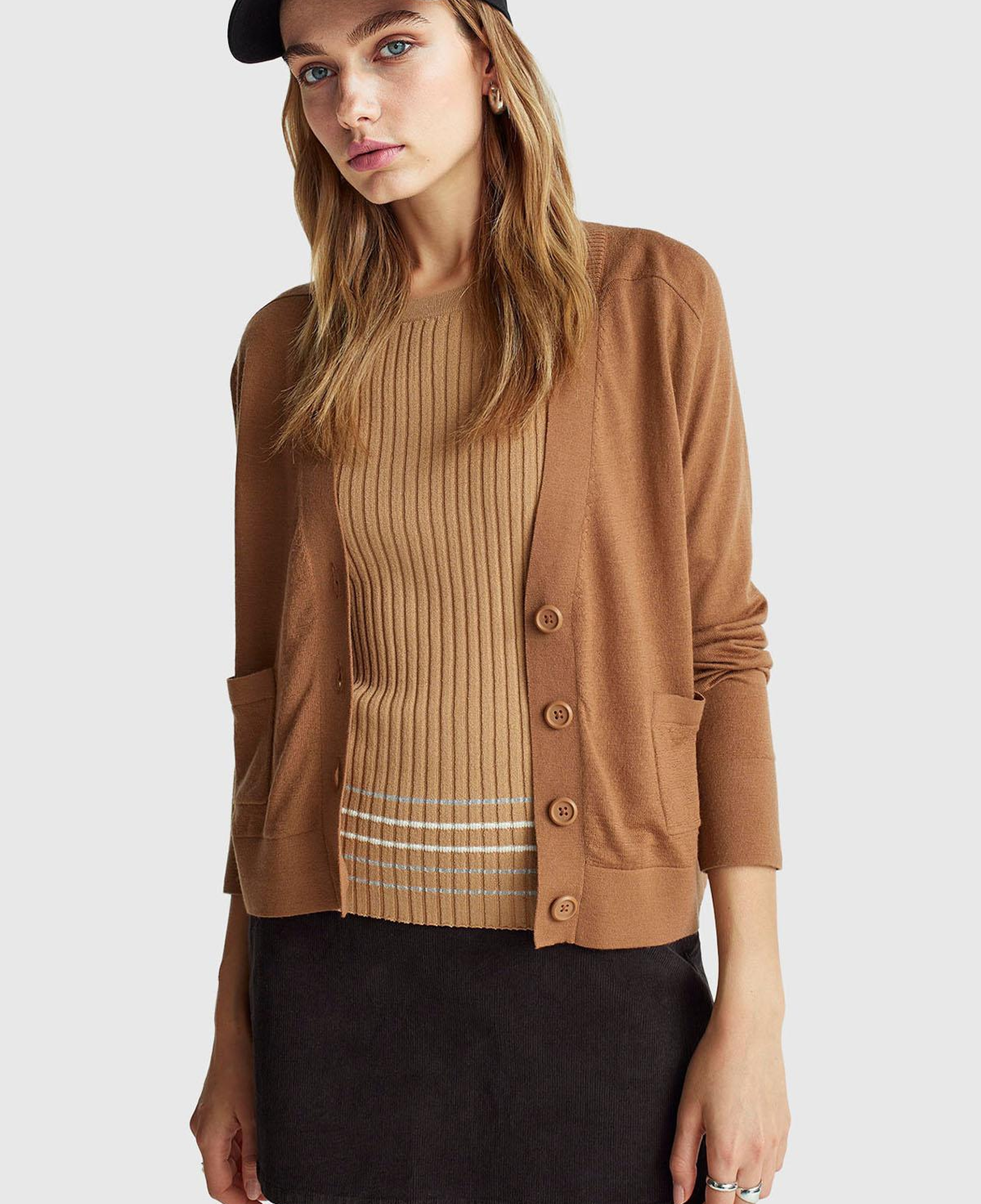 Kadın Taba  %100 Yün Önü Cep Detaylı Düğmeli V Yaka Hırka