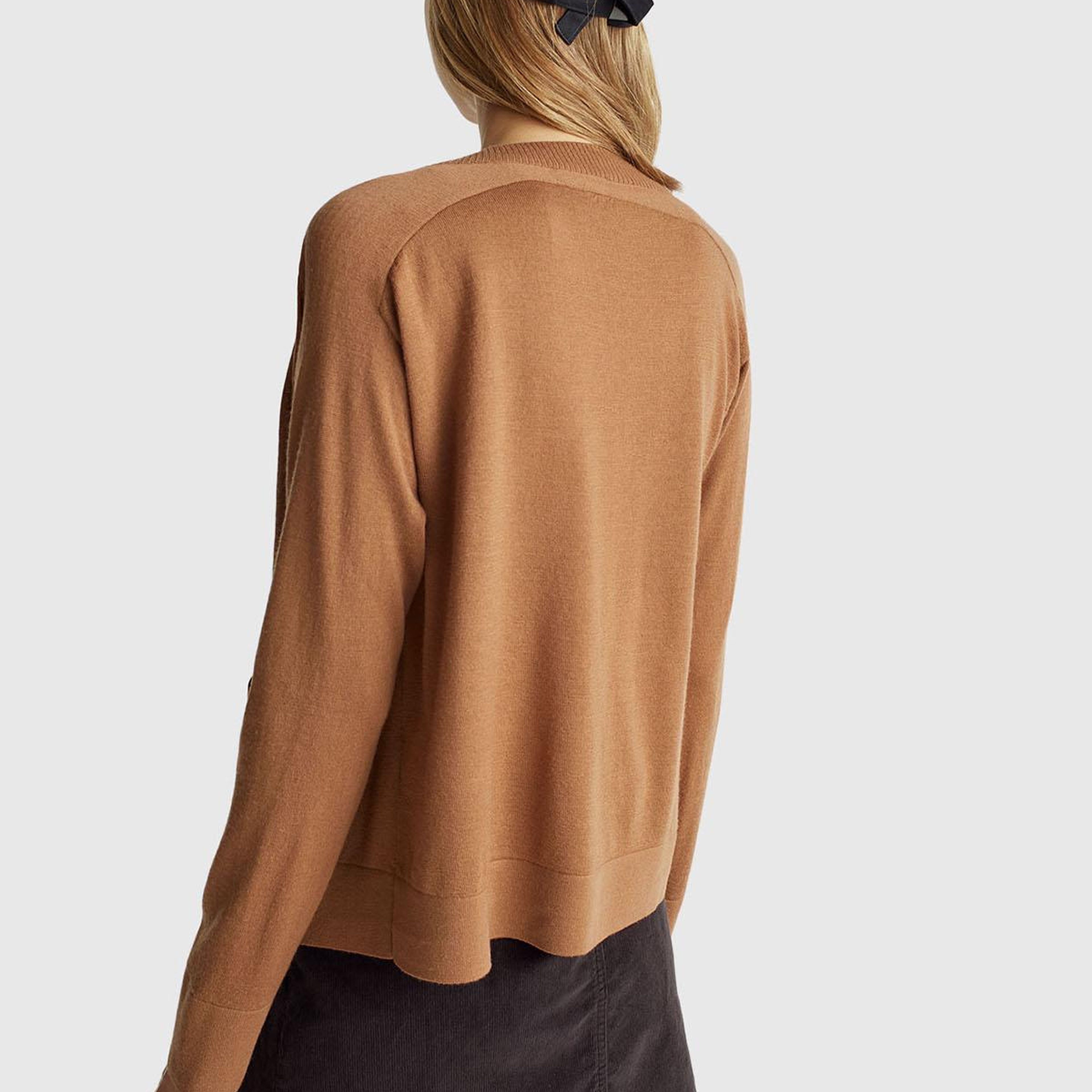 Kadın Taba  %100 Yün Önü Cep Detaylı Düğmeli V Yaka Hırka