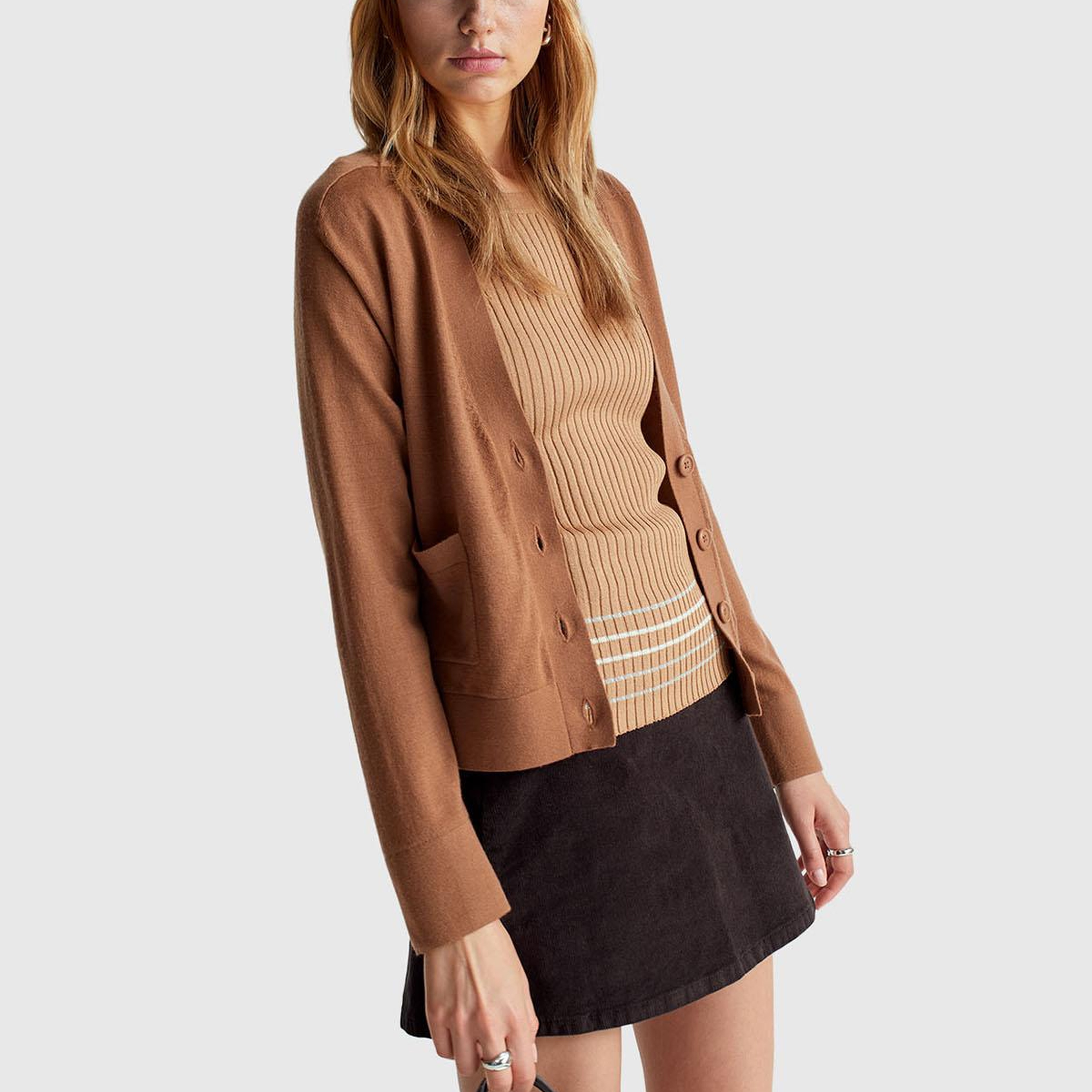 Kadın Taba  %100 Yün Önü Cep Detaylı Düğmeli V Yaka Hırka