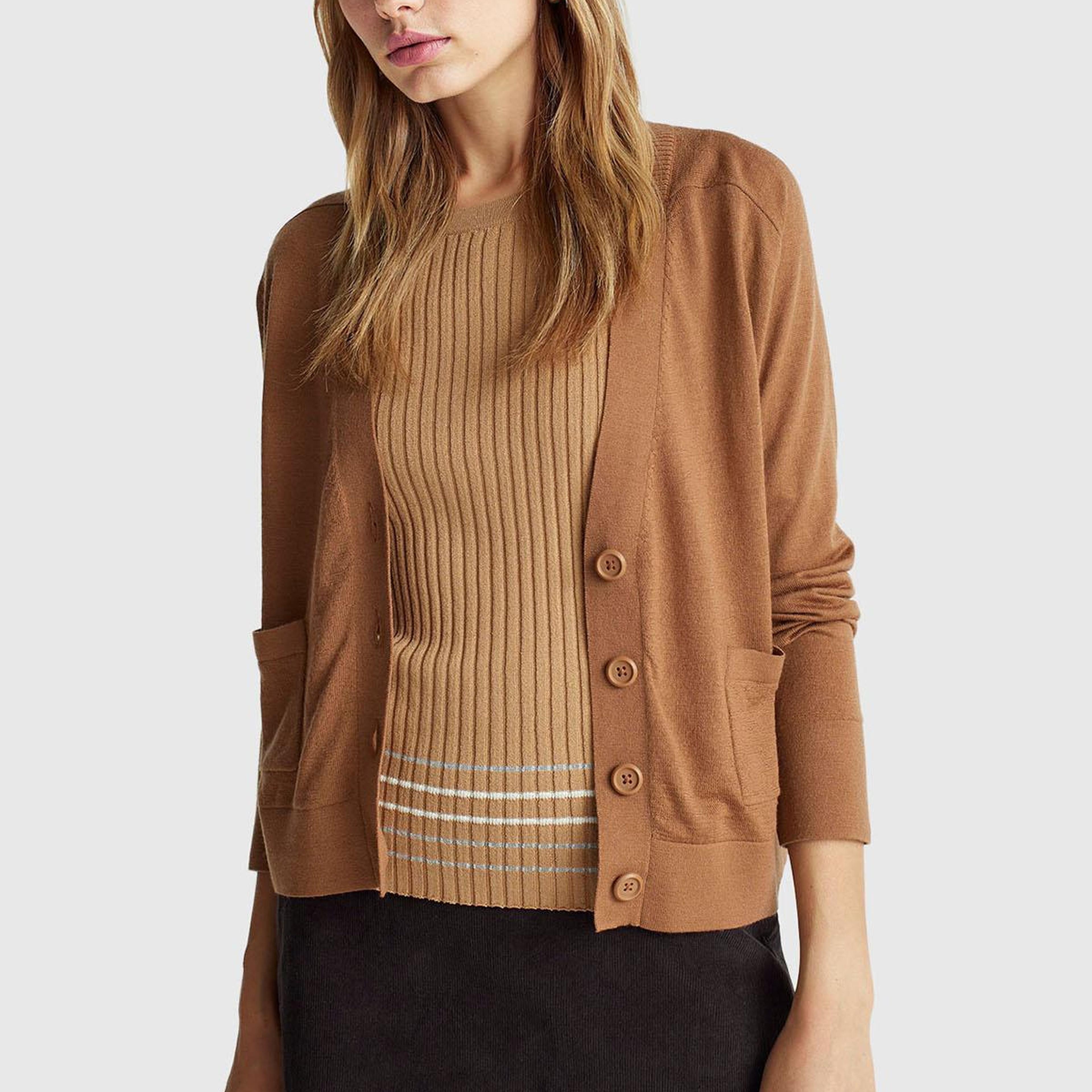 Kadın Taba  %100 Yün Önü Cep Detaylı Düğmeli V Yaka Hırka