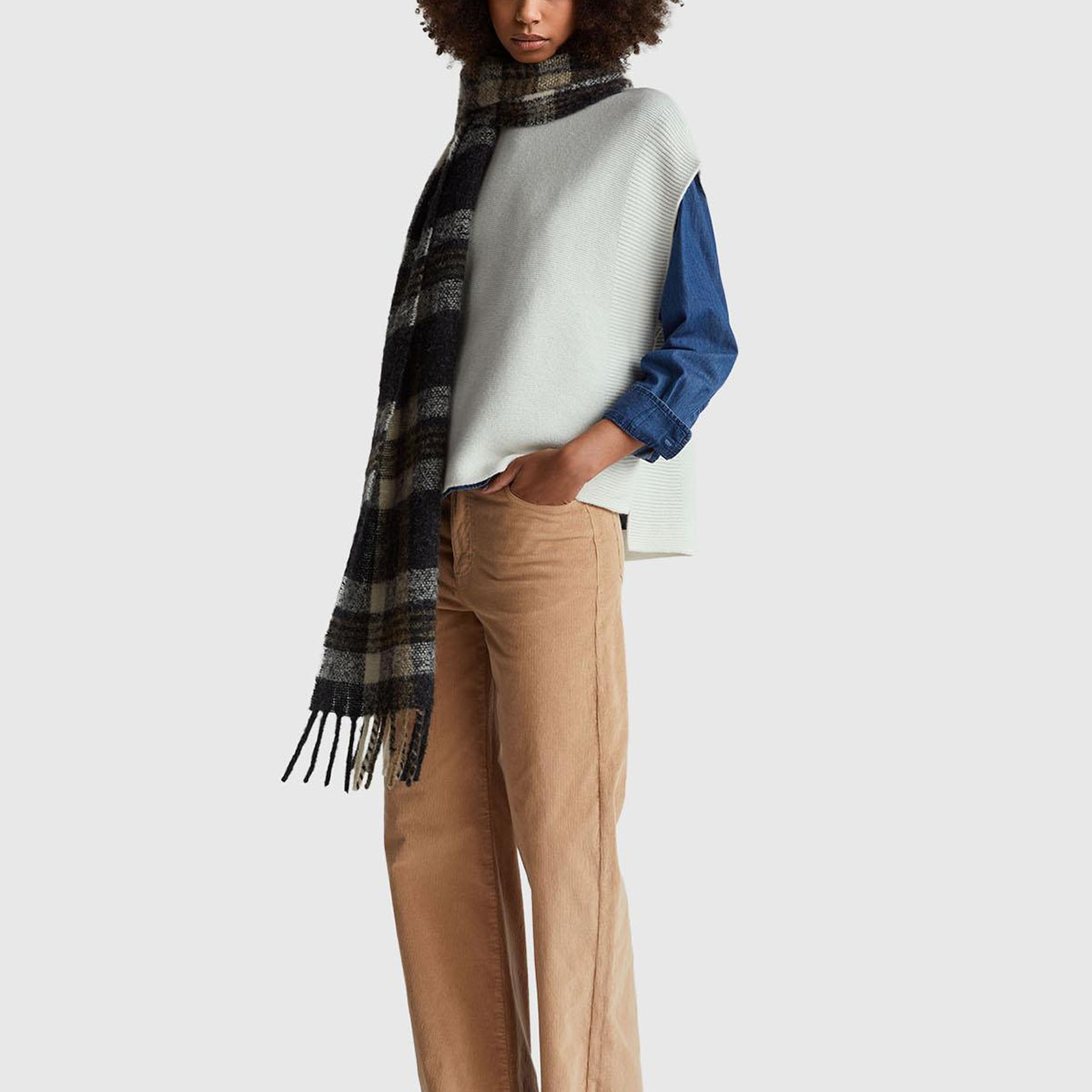 Kadın Krem Yün Karışımlı Ribana Detaylı Yırtmaçlı Kolsuz Kazak