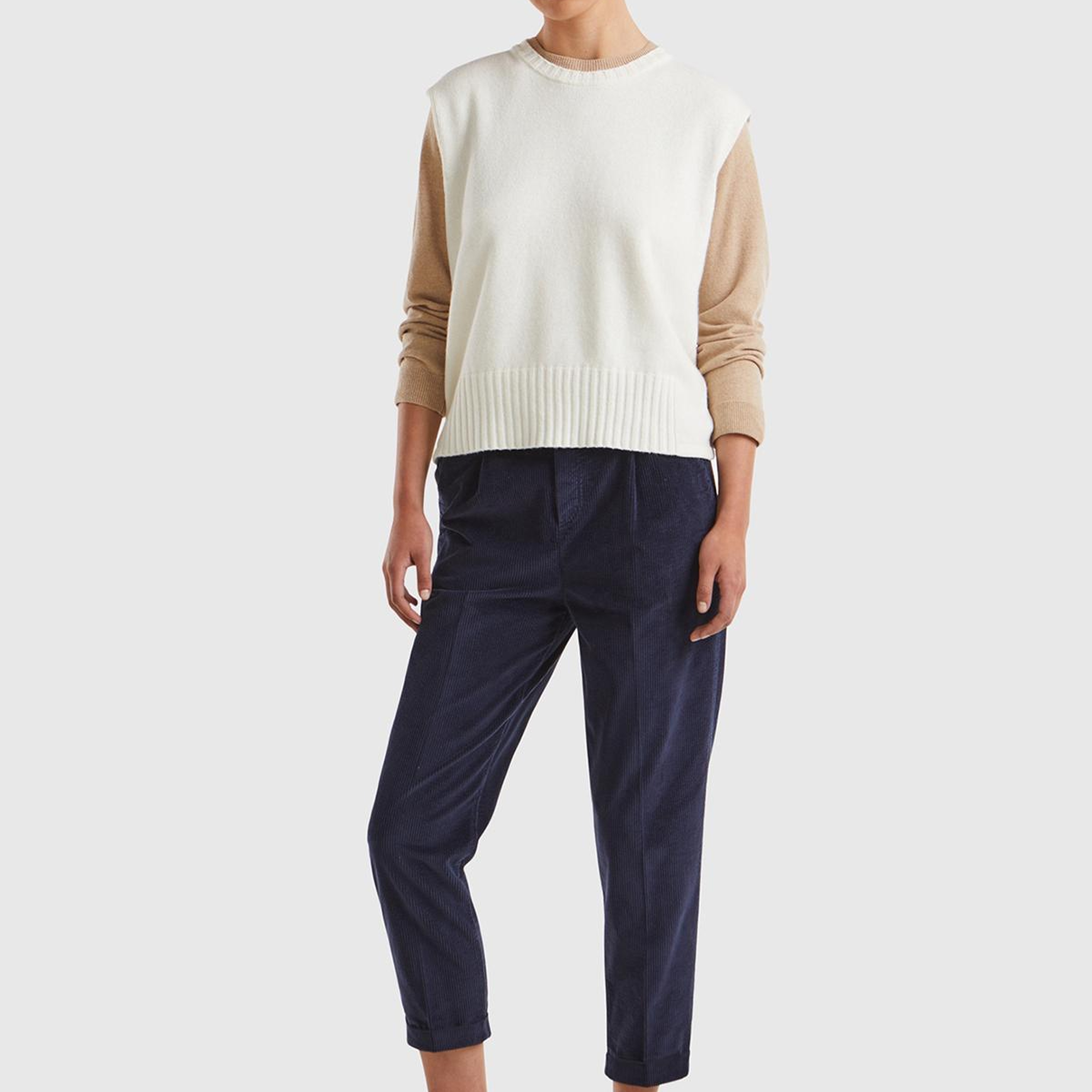 Kadın Ekru Yün ve Viskoz Karışımlı Bisiklet Yaka Kolsuz Kazak