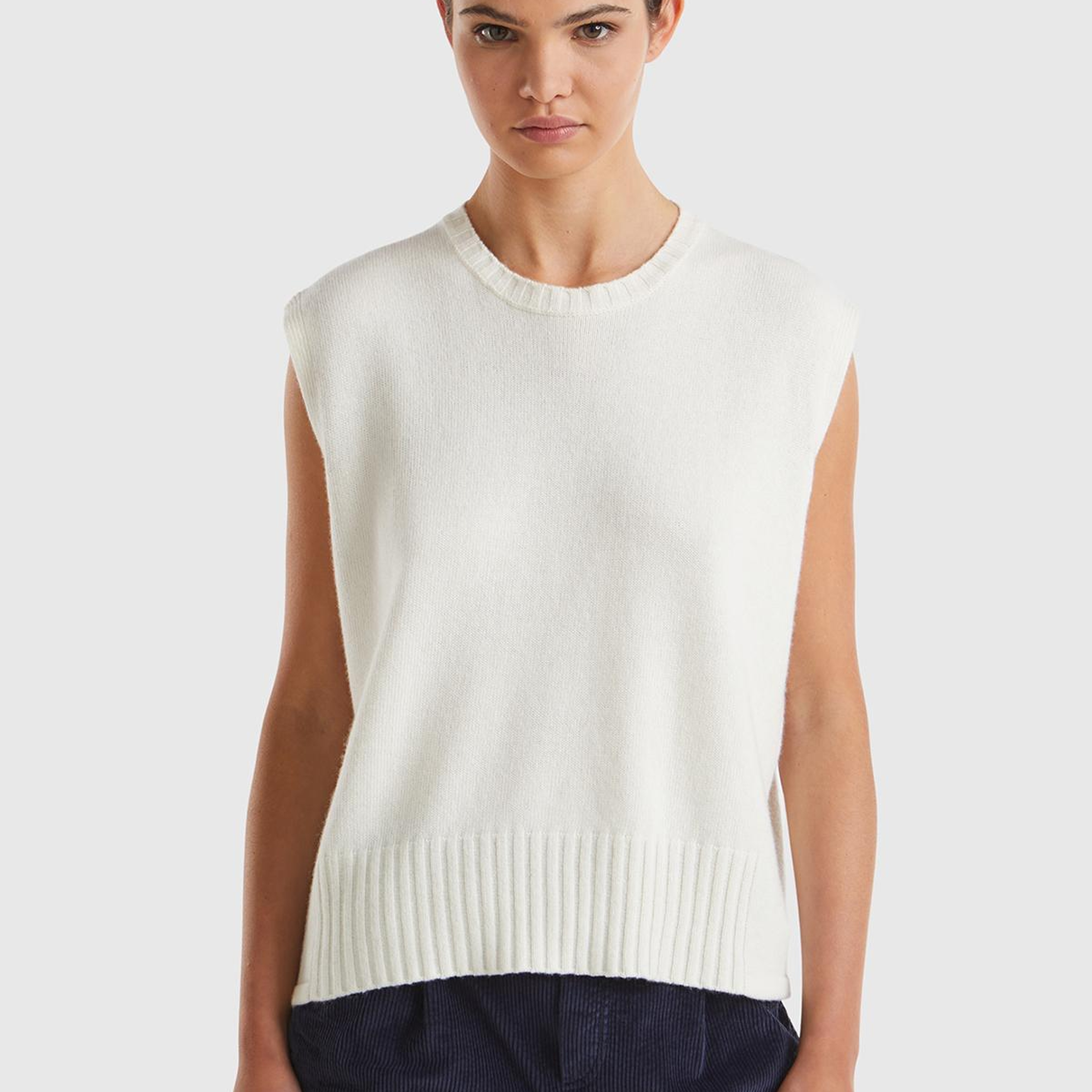 Kadın Ekru Yün ve Viskoz Karışımlı Bisiklet Yaka Kolsuz Kazak