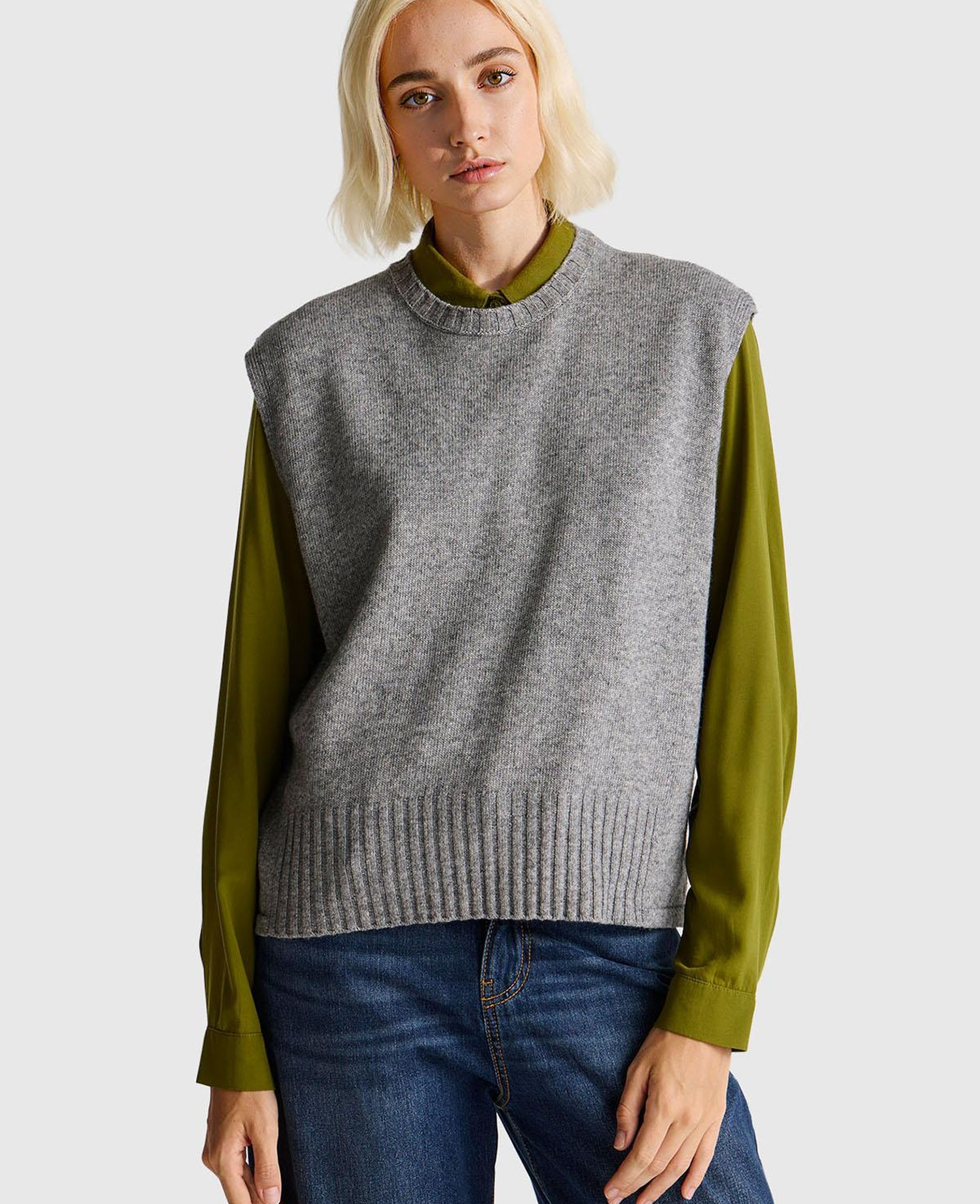 Kadın Gri Yün ve Viskoz Karışımlı Bisiklet Yaka Kolsuz Kazak