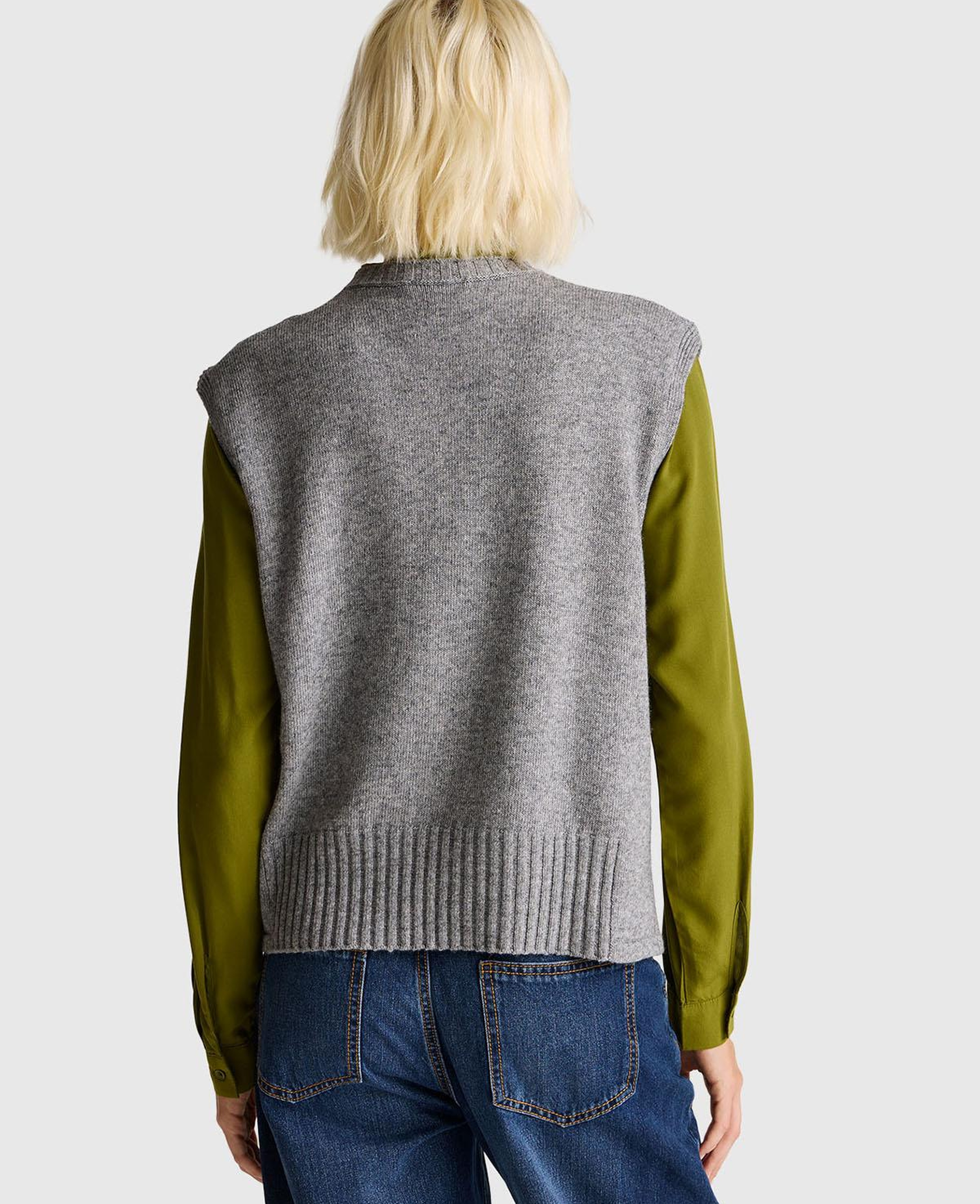 Kadın Gri Yün ve Viskoz Karışımlı Bisiklet Yaka Kolsuz Kazak