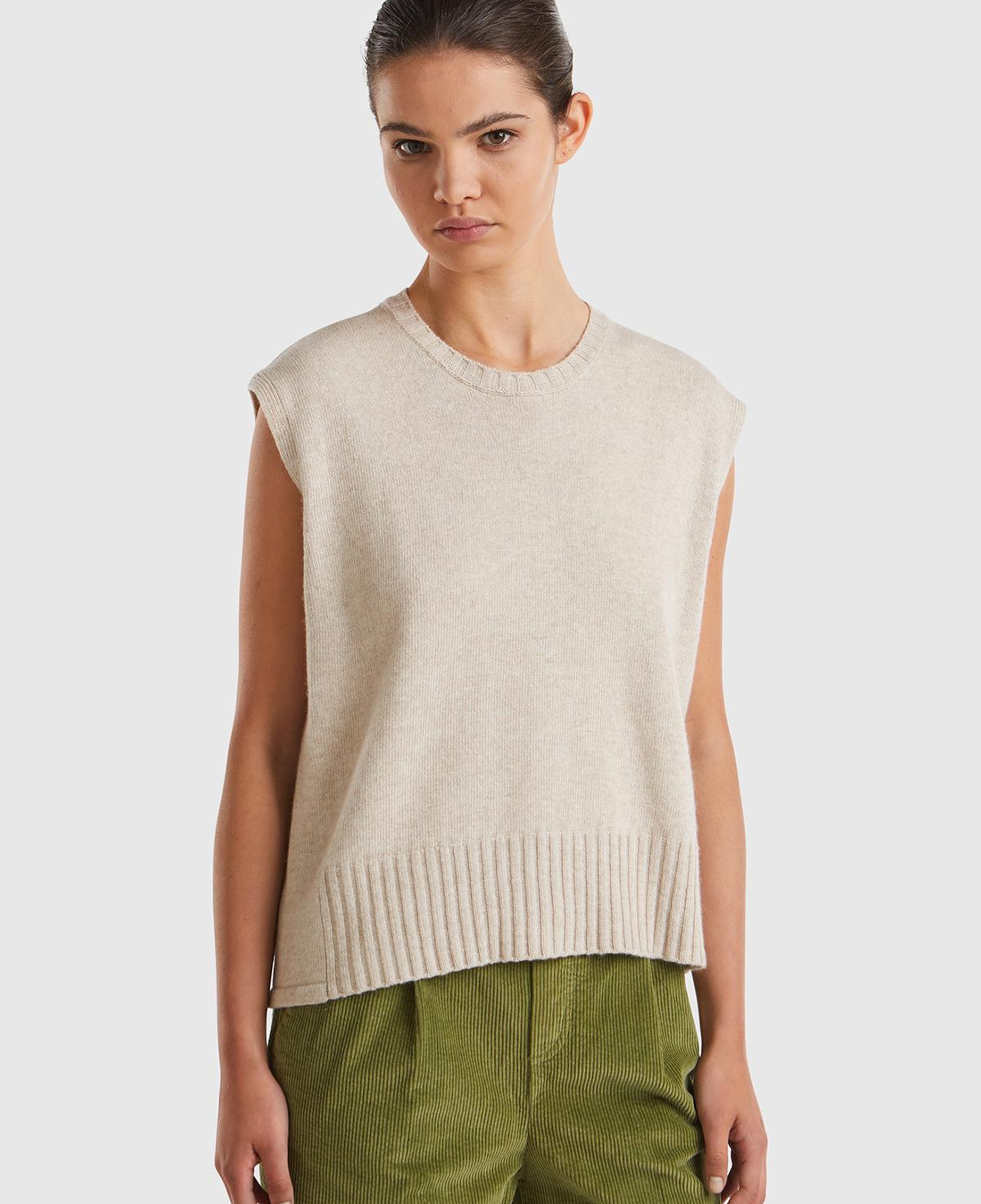 Kadın Krem Yün ve Viskoz Karışımlı Bisiklet Yaka Kolsuz Kazak