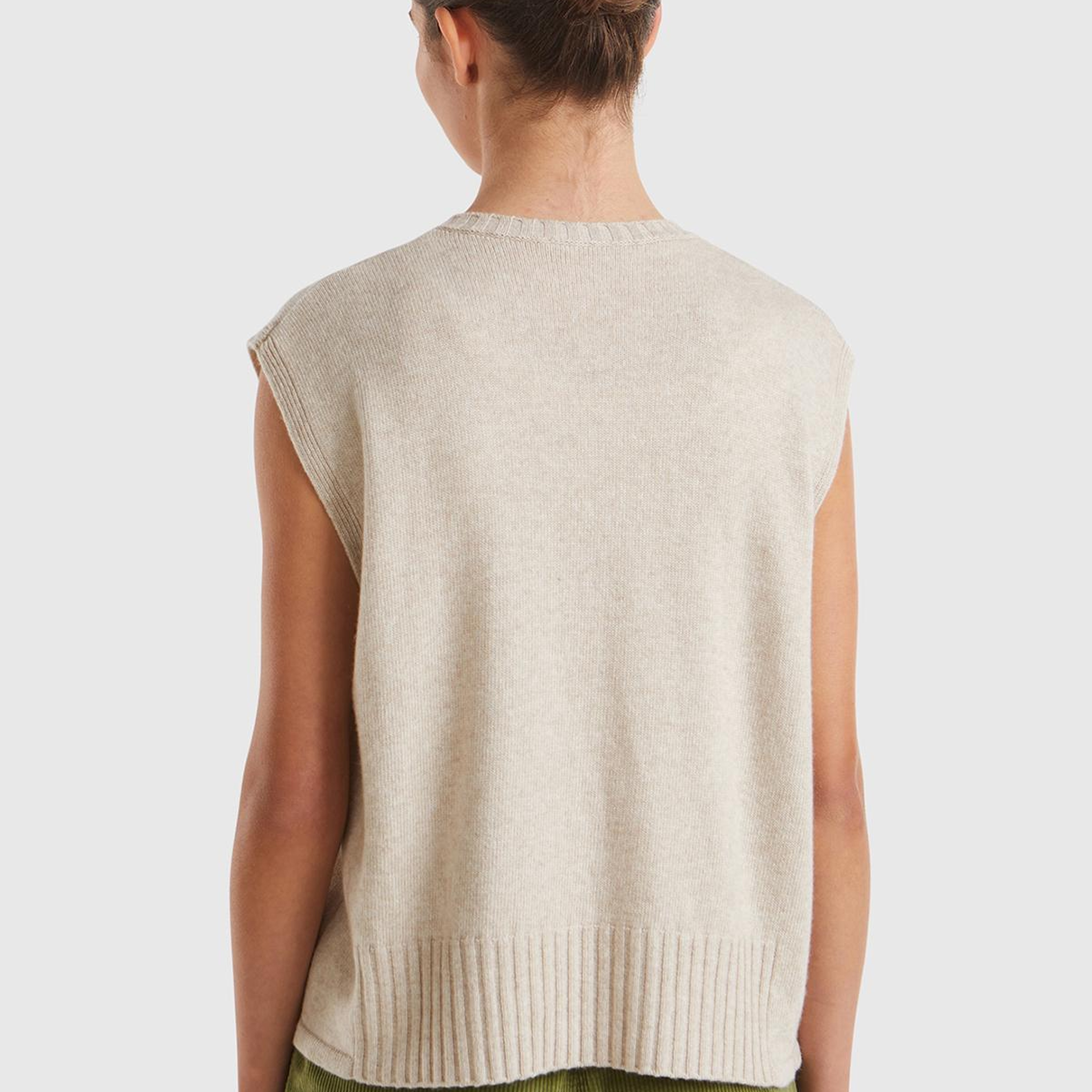 Kadın Krem Yün ve Viskoz Karışımlı Bisiklet Yaka Kolsuz Kazak