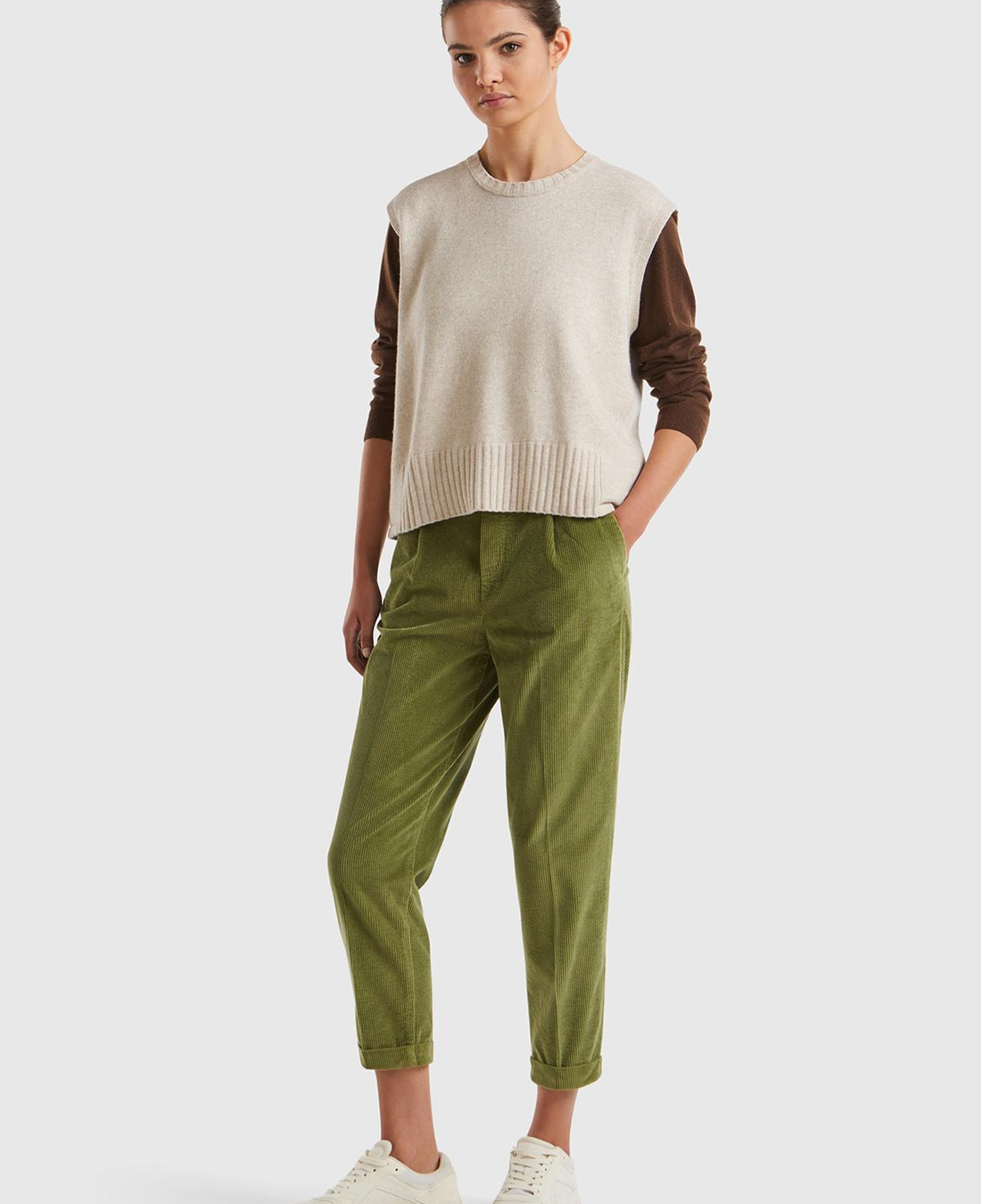 Kadın Krem Yün ve Viskoz Karışımlı Bisiklet Yaka Kolsuz Kazak