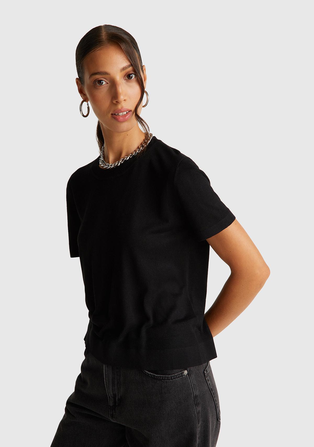 Kadın Siyah İpek Karışımlı Bisiklet Yaka Önü Detaylı Kısa Kollu Kazak