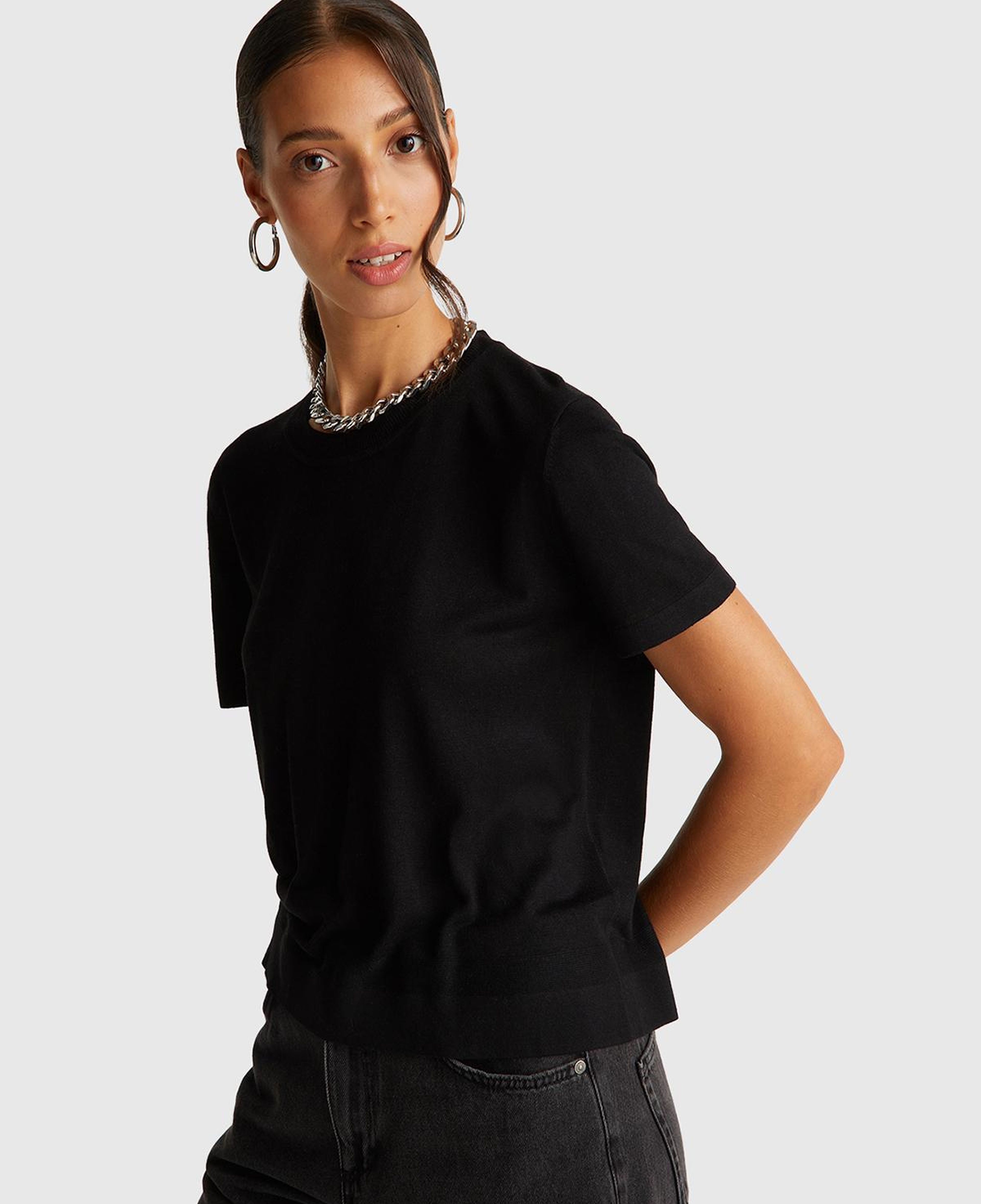 Kadın Siyah İpek Karışımlı Bisiklet Yaka Önü Detaylı Kısa Kollu Kazak