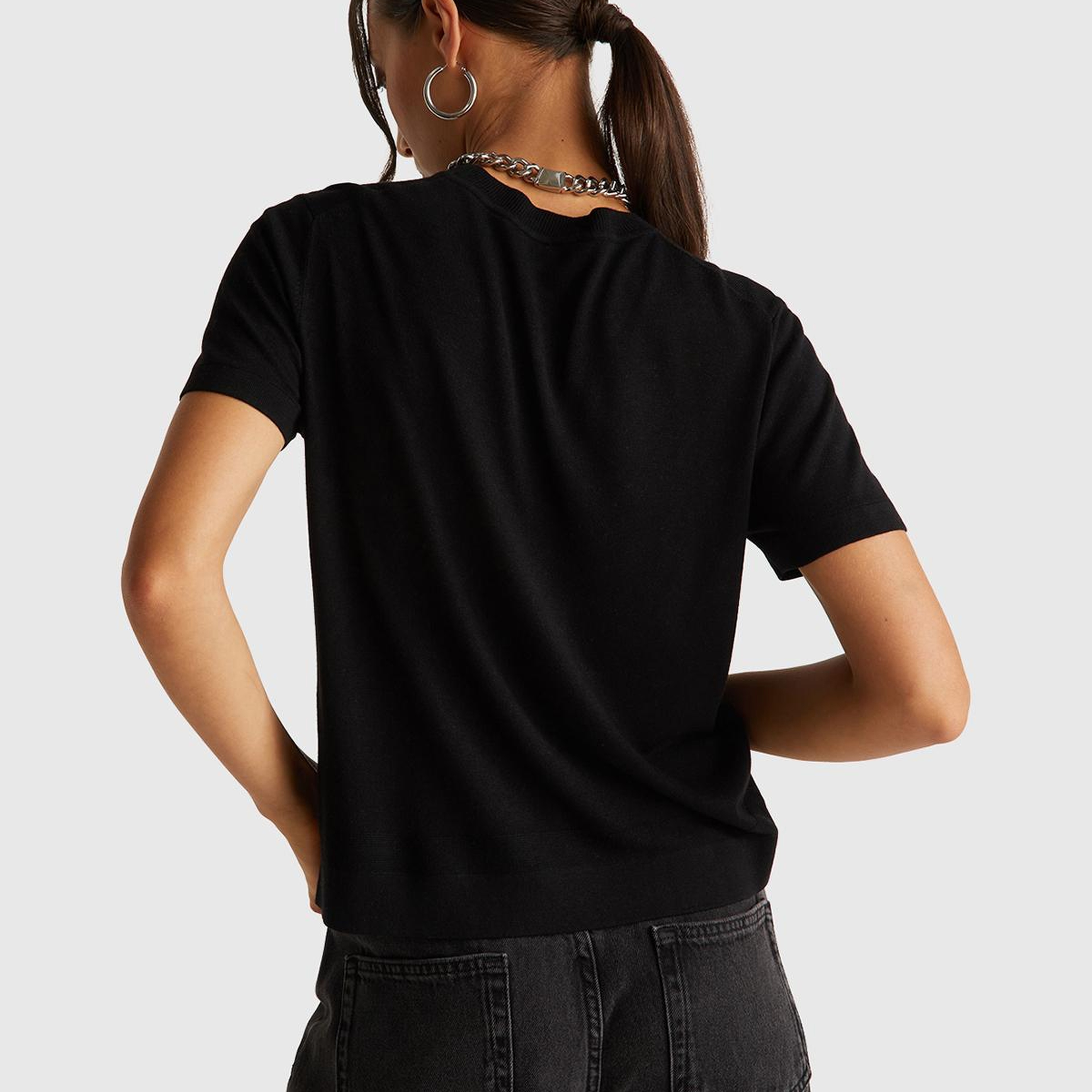 Kadın Siyah İpek Karışımlı Bisiklet Yaka Önü Detaylı Kısa Kollu Kazak