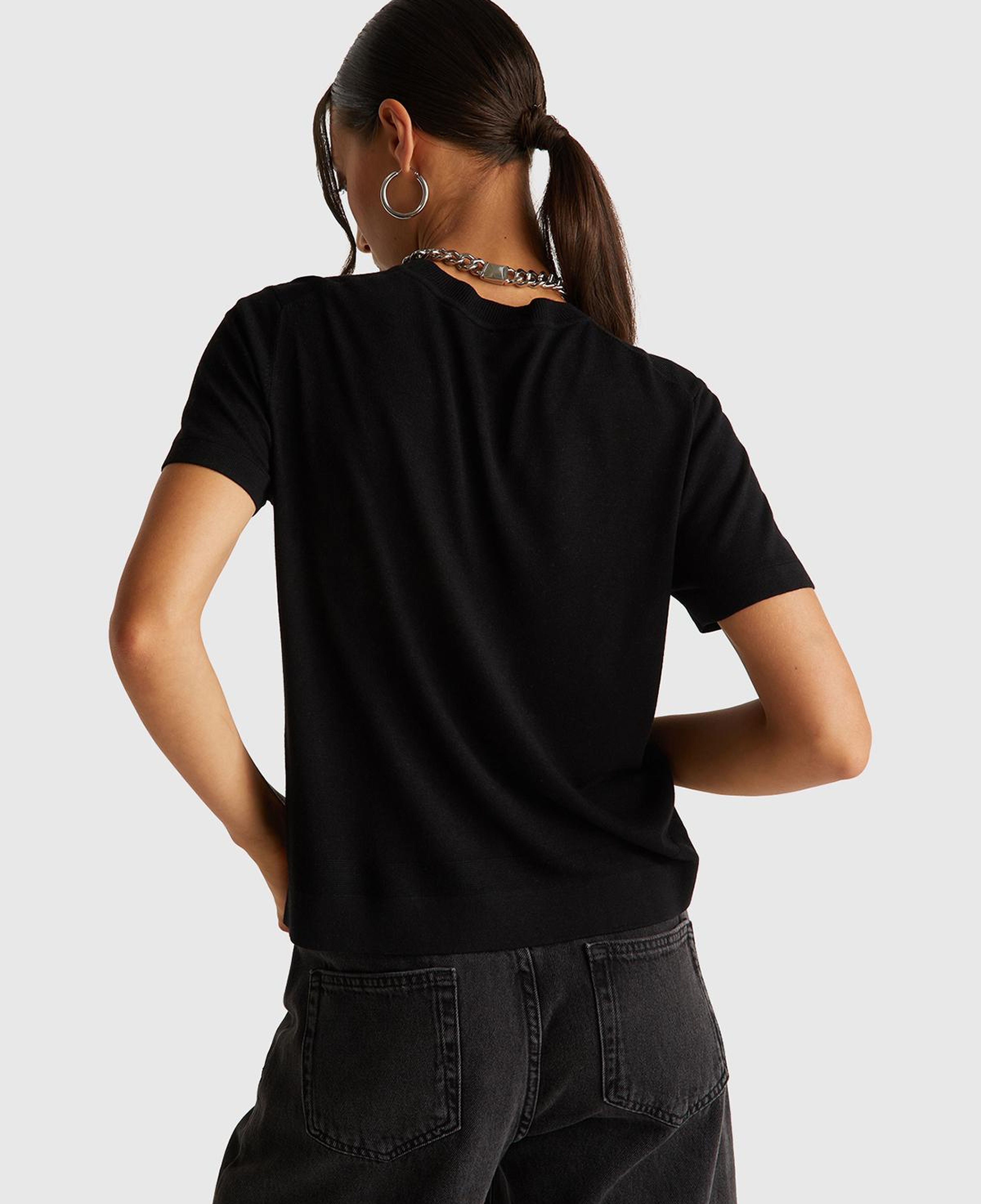 Kadın Siyah İpek Karışımlı Bisiklet Yaka Önü Detaylı Kısa Kollu Kazak