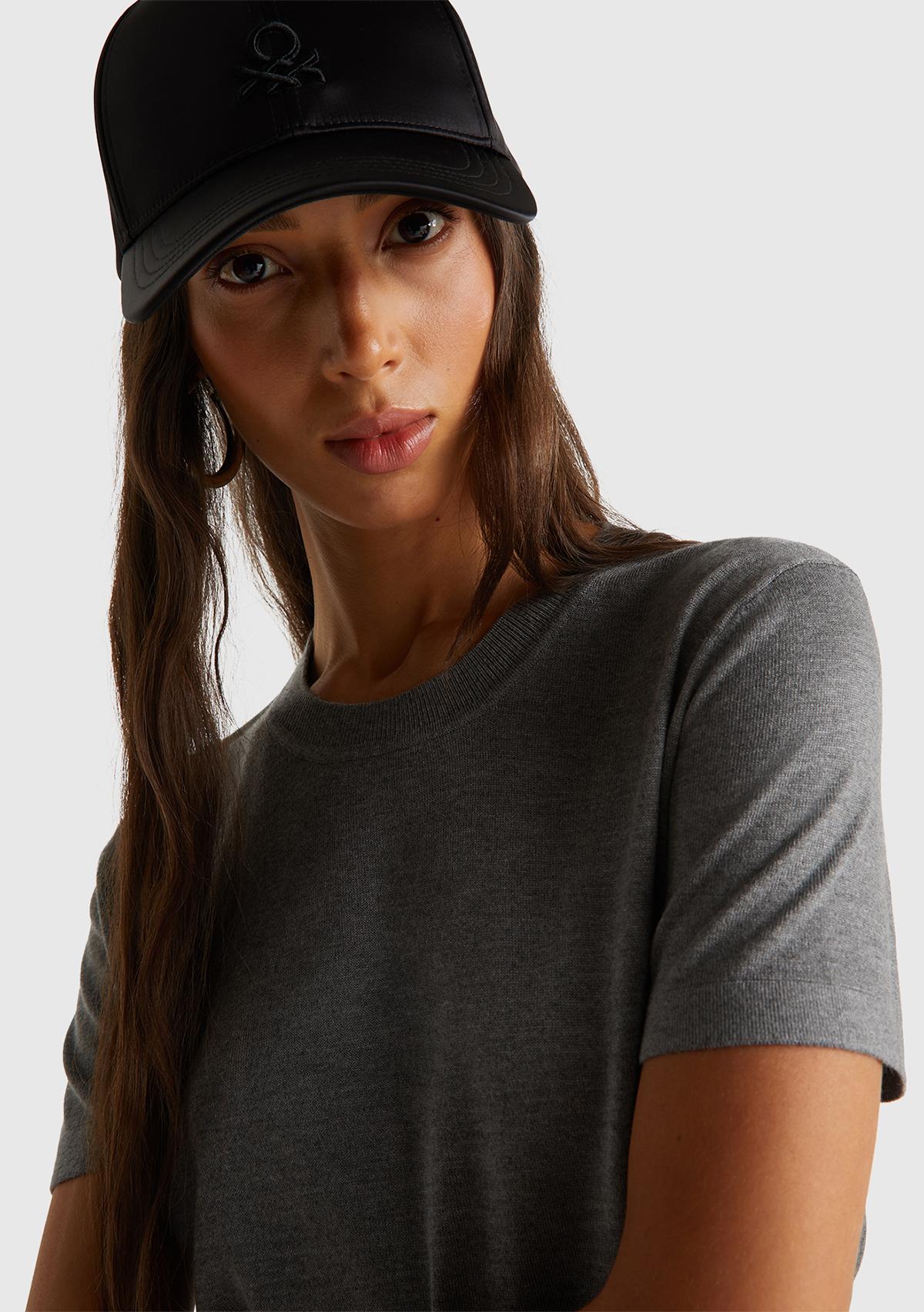 Kadın Antrasit Melanj İpek Karışımlı Bisiklet Yaka Önü Detaylı Kısa Kollu Kazak