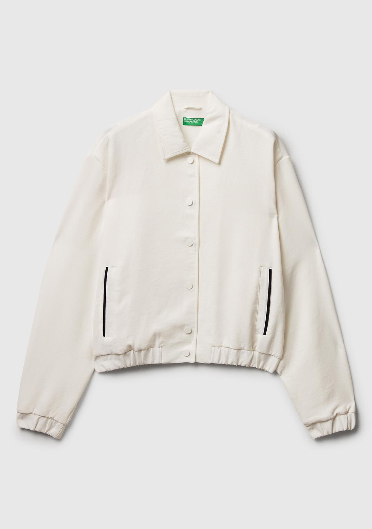 Kadın Krem Viskoz Karışımlı Önü Çıtçıtlı Cepli Gömlek Yaka Ceket