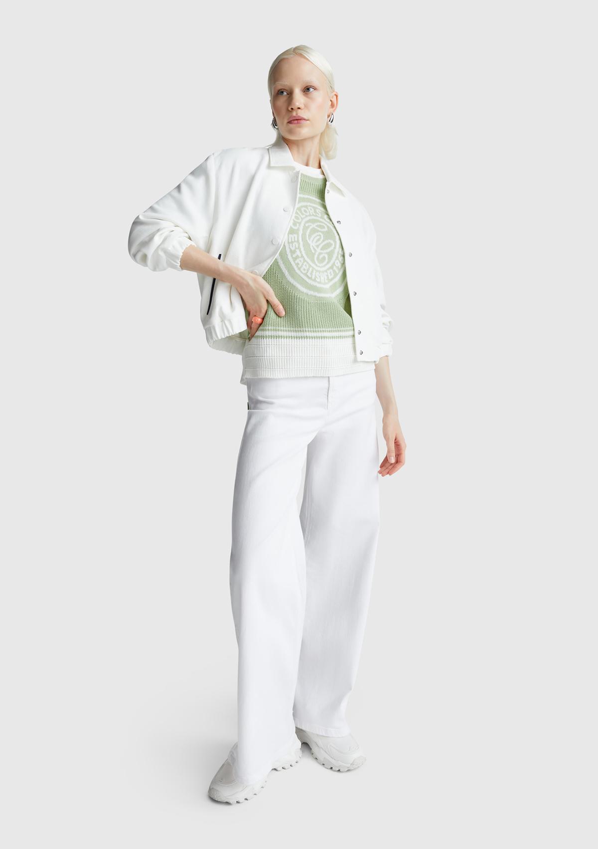 Kadın Krem Viskoz Karışımlı Önü Çıtçıtlı Cepli Gömlek Yaka Ceket