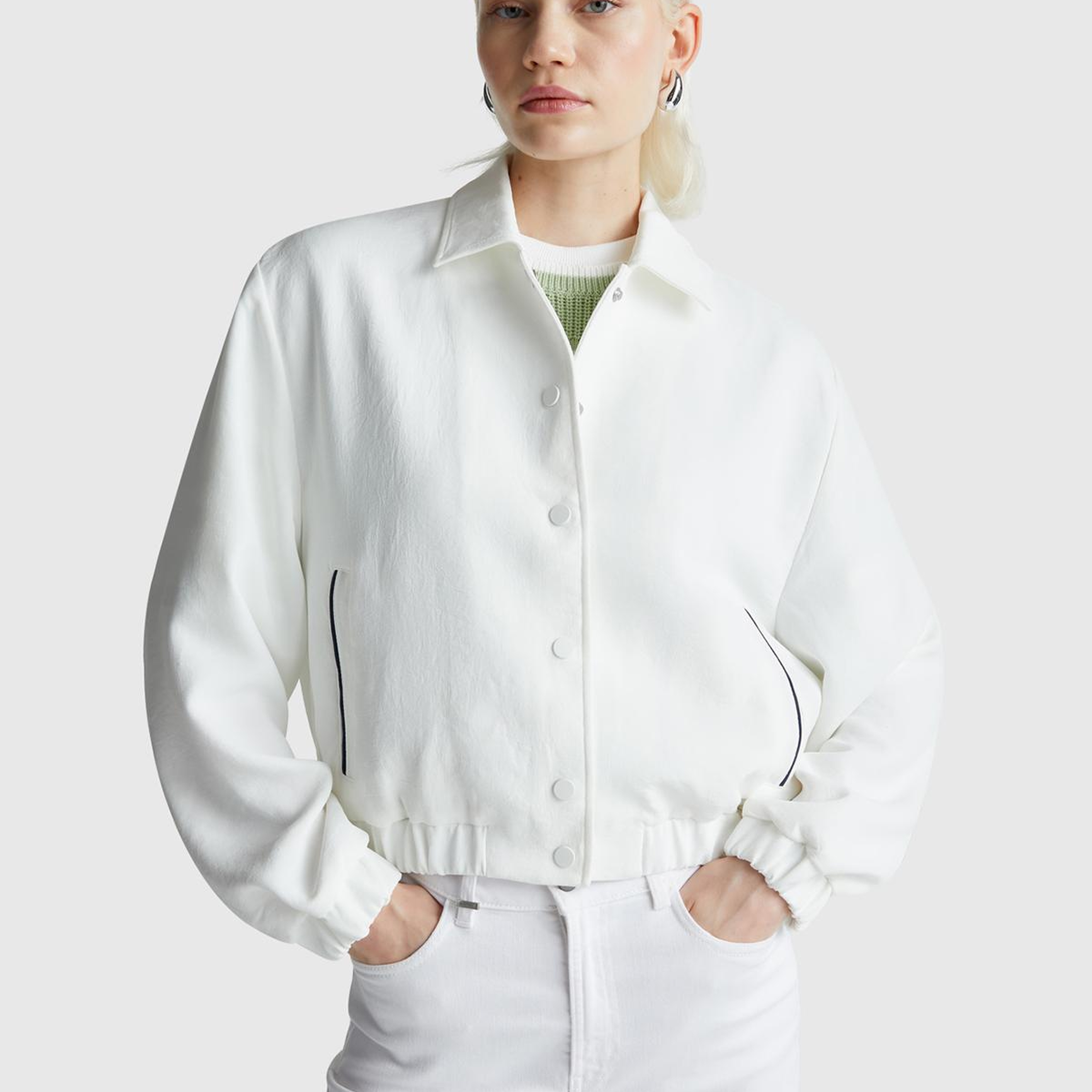 Kadın Krem Viskoz Karışımlı Önü Çıtçıtlı Cepli Gömlek Yaka Ceket