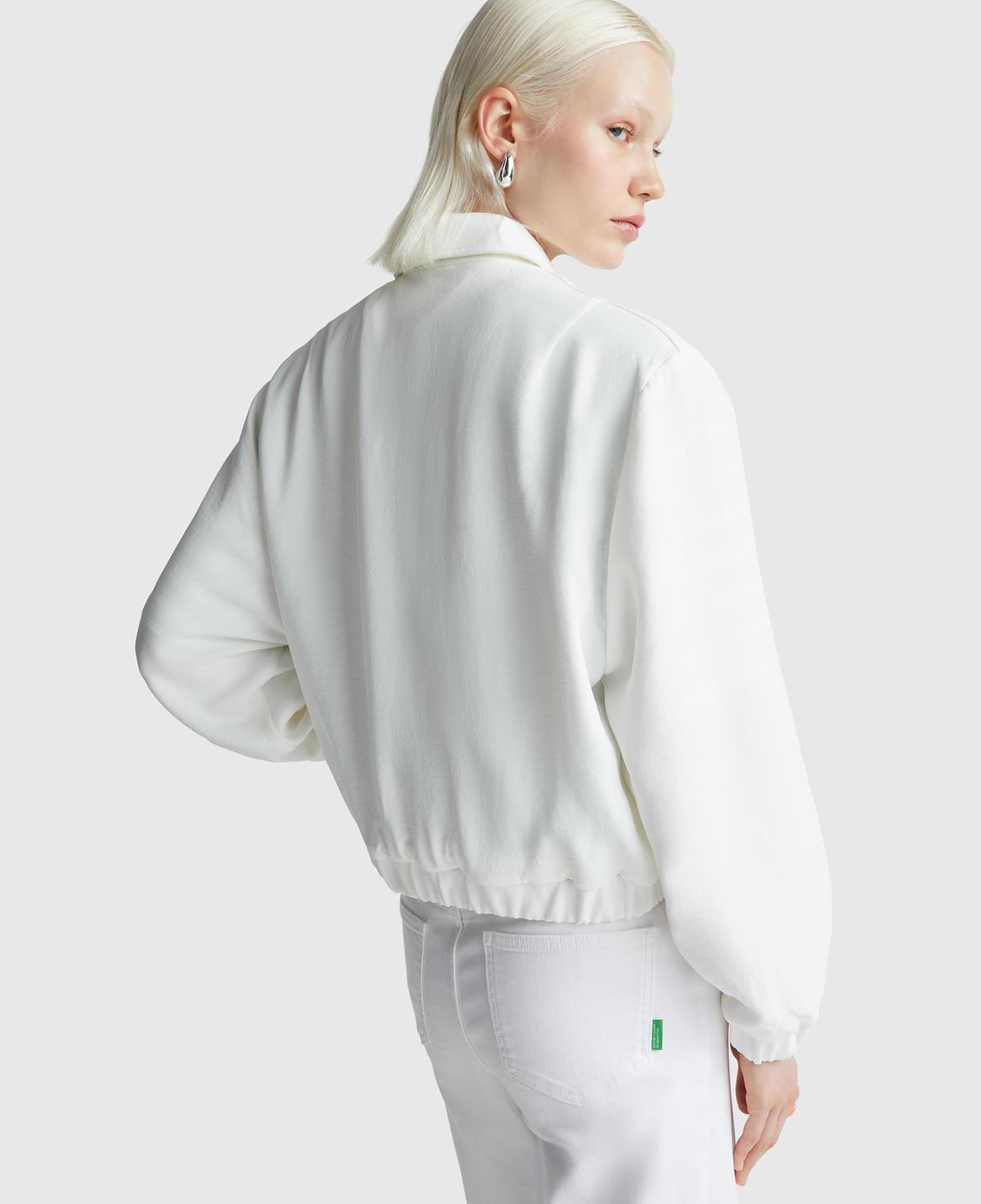 Kadın Krem Viskoz Karışımlı Önü Çıtçıtlı Cepli Gömlek Yaka Ceket