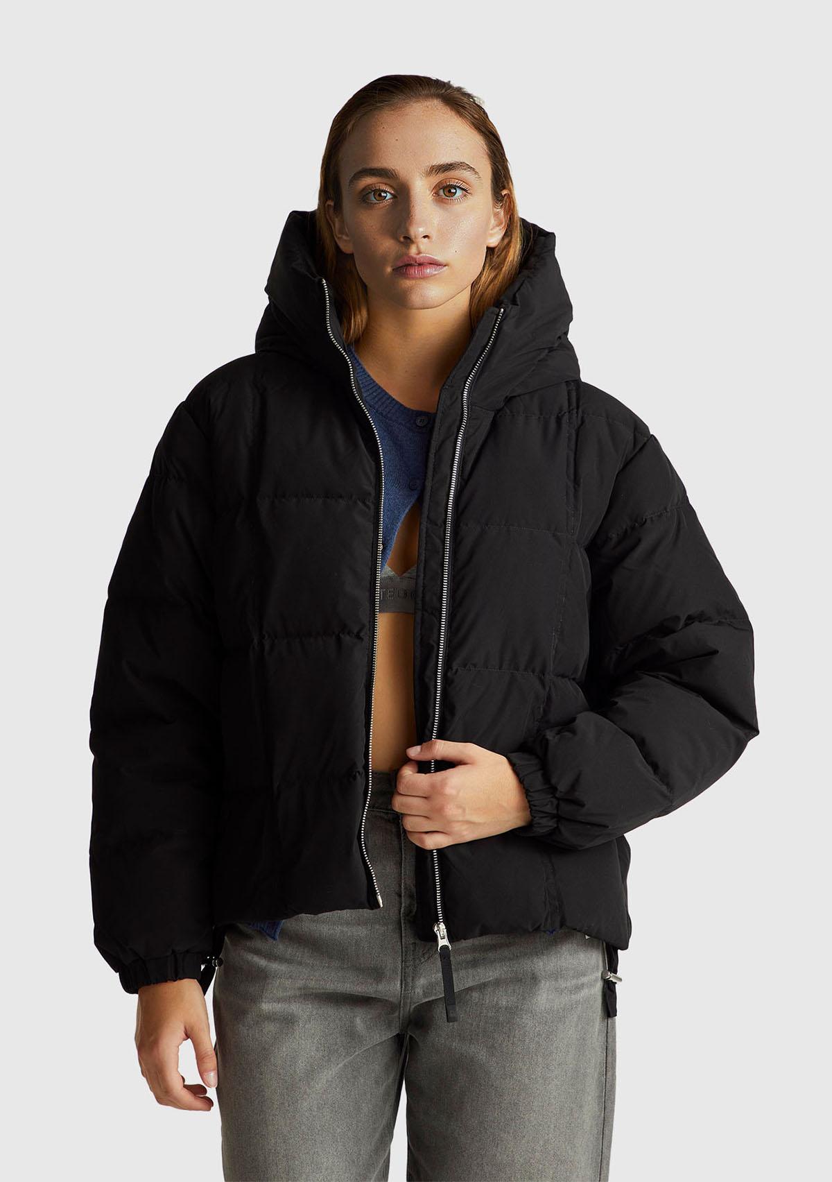 Kadın Siyah Kuş Tüyü Kapüşonlu Fermuarlı Kolu Lastikli Şişme Mont