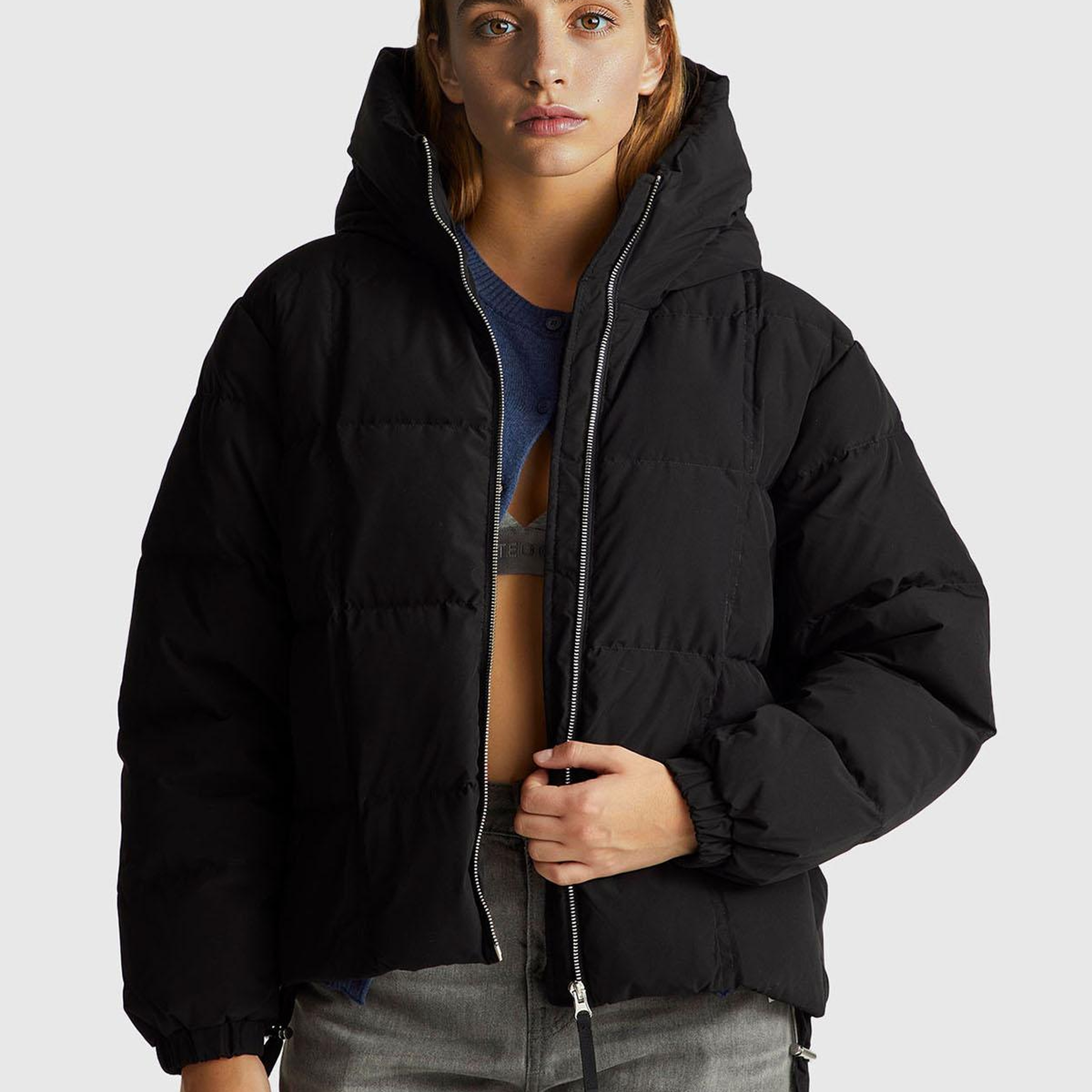 Kadın Siyah Kuş Tüyü Kapüşonlu Fermuarlı Kolu Lastikli Şişme Mont