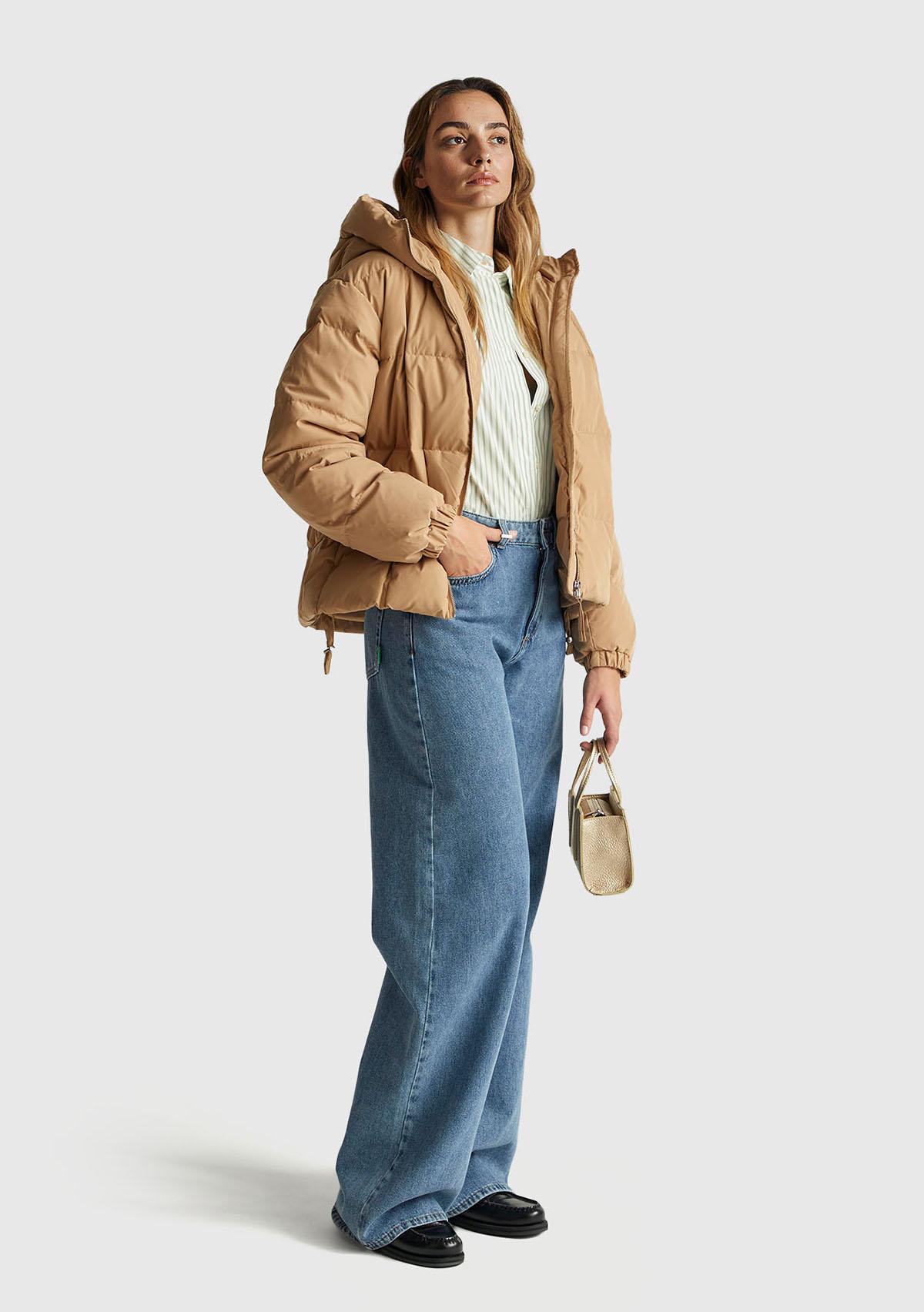 Kadın Açık Kahverengi Kuş Tüyü Kapüşonlu Fermuarlı Kolu Lastikli Şişme Mont