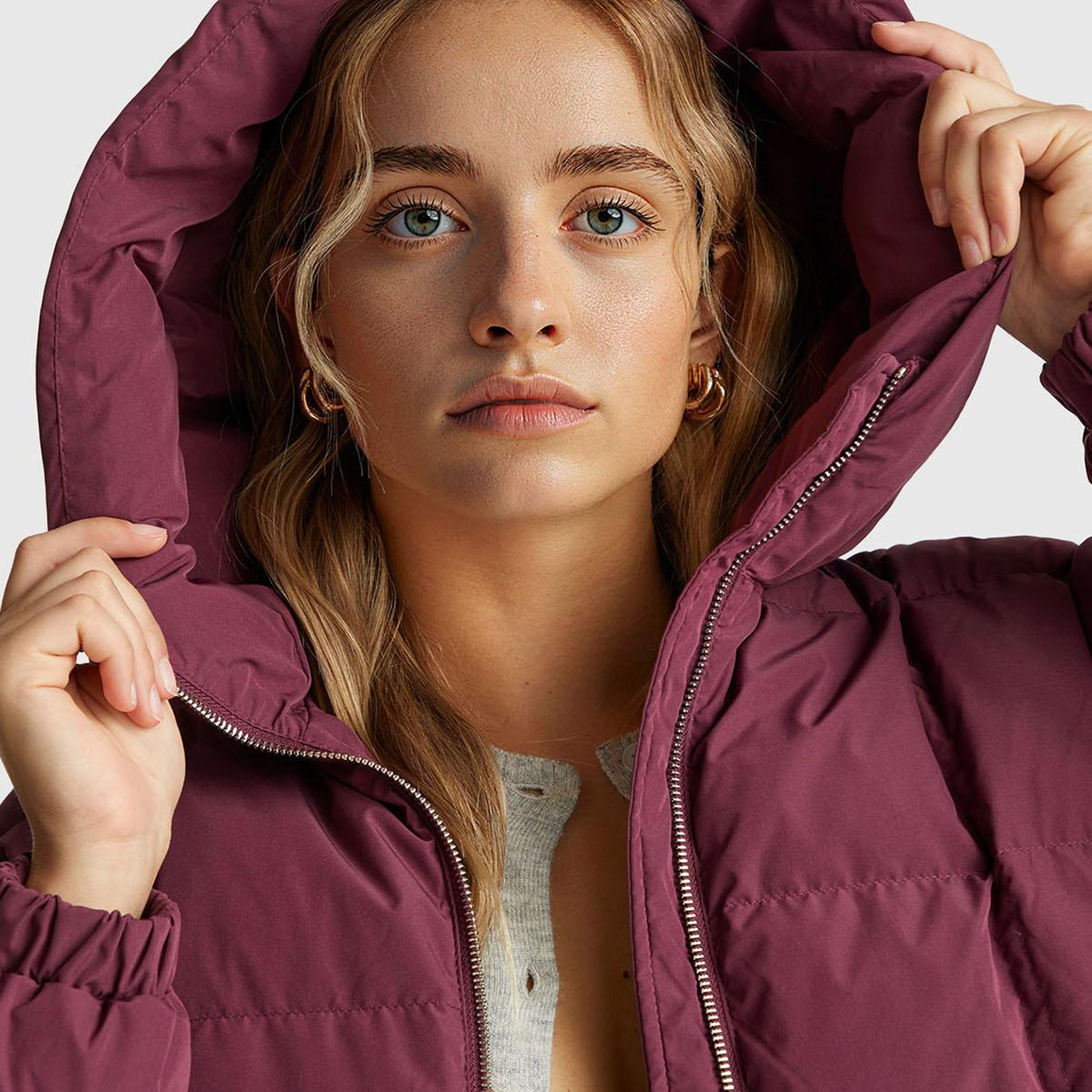 Kadın Mürdüm Kuş Tüyü Kapüşonlu Fermuarlı Kolu Lastikli Şişme Mont