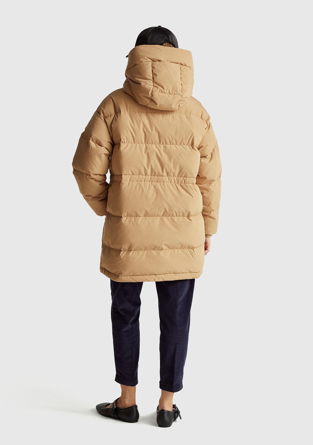 Kadın Açık Kahverengi Kuş Tüyü Beli Bağcıklı Kapüşonlu Uzun Şişme Mont