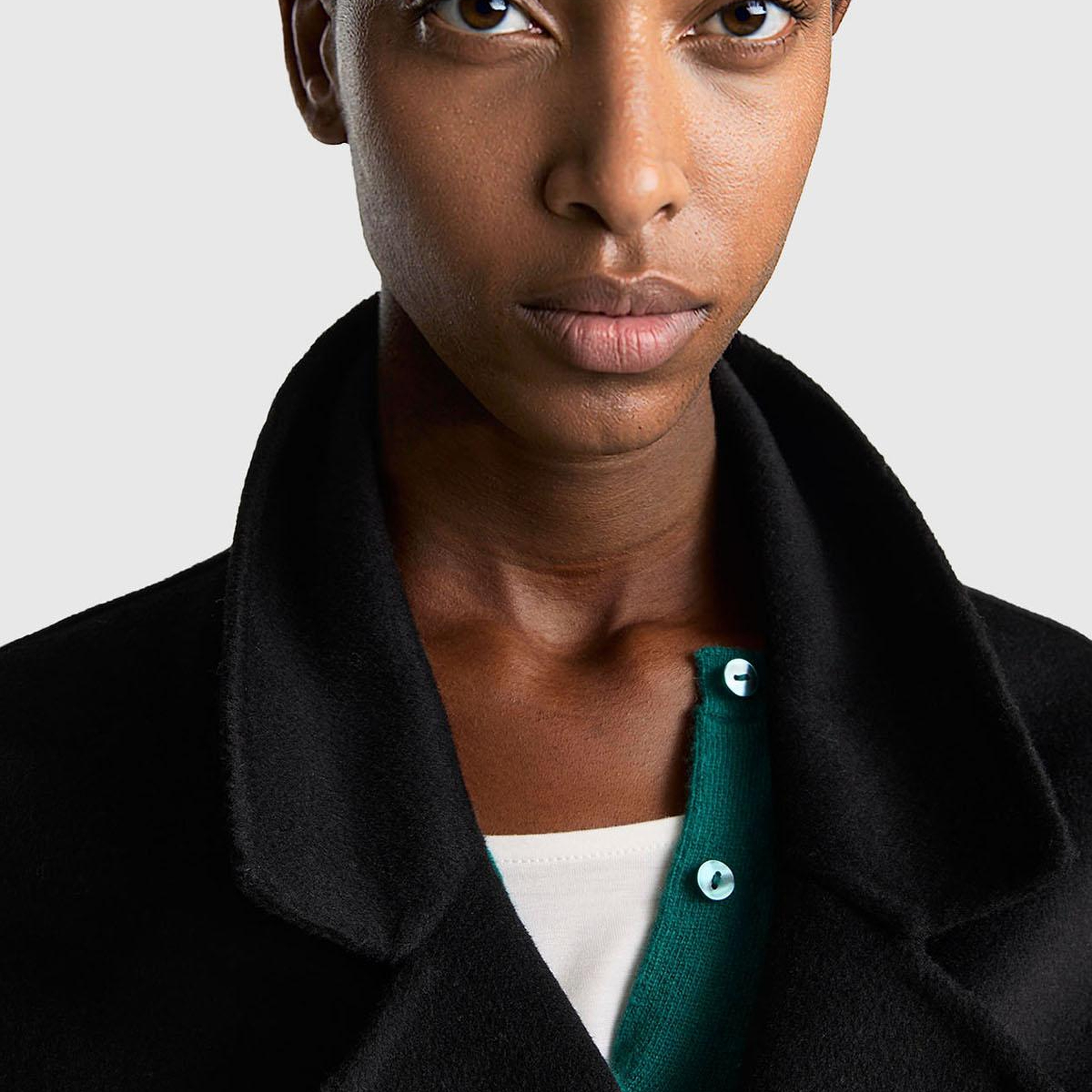 Kadın Sİyah Yün ve Viskoz Karışımlı Cep Detaylı Düğmeli Kruvaze Kaban