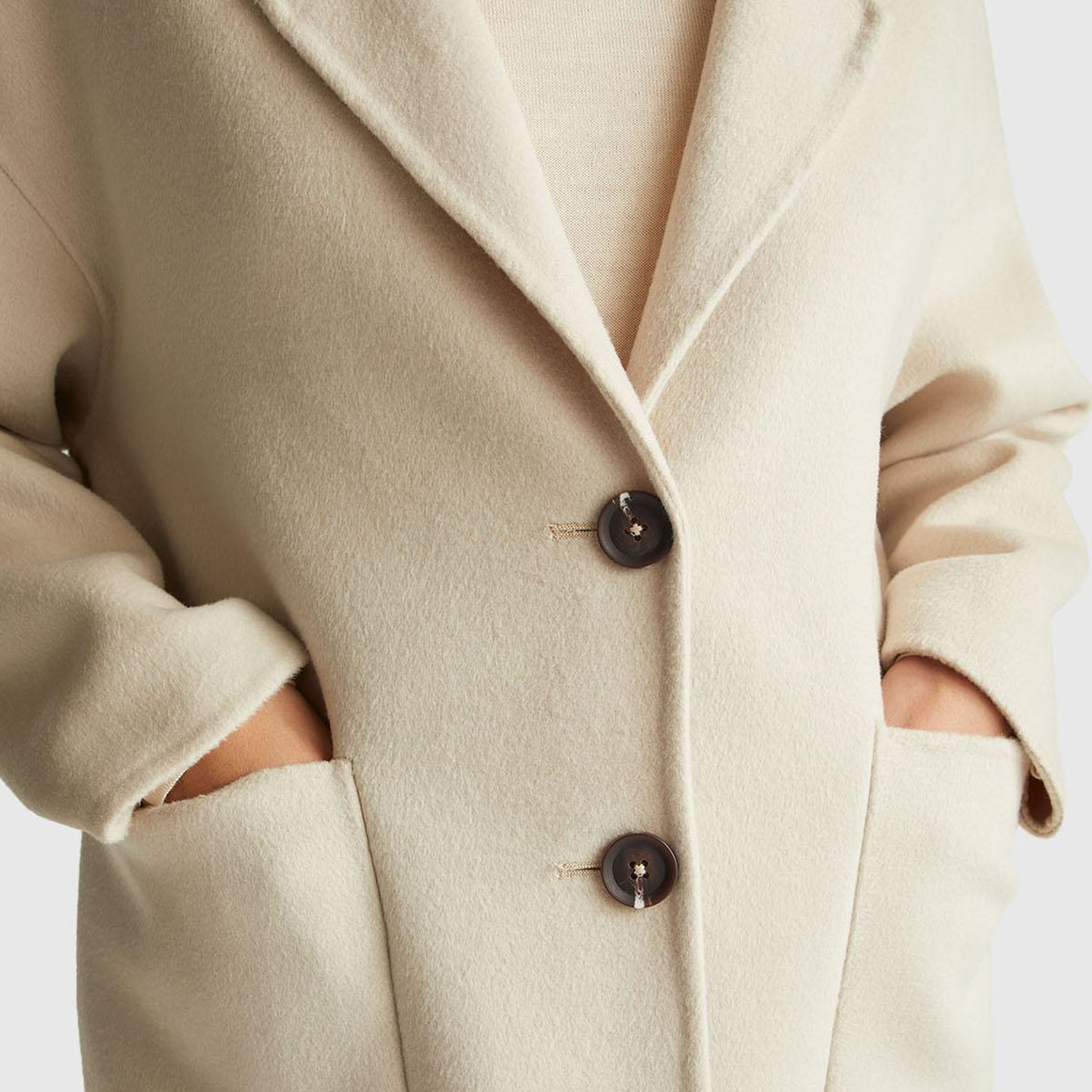 Kadın Krem Yün ve Viskoz Karışımlı Cep Detaylı Düğmeli Kruvaze Kaban