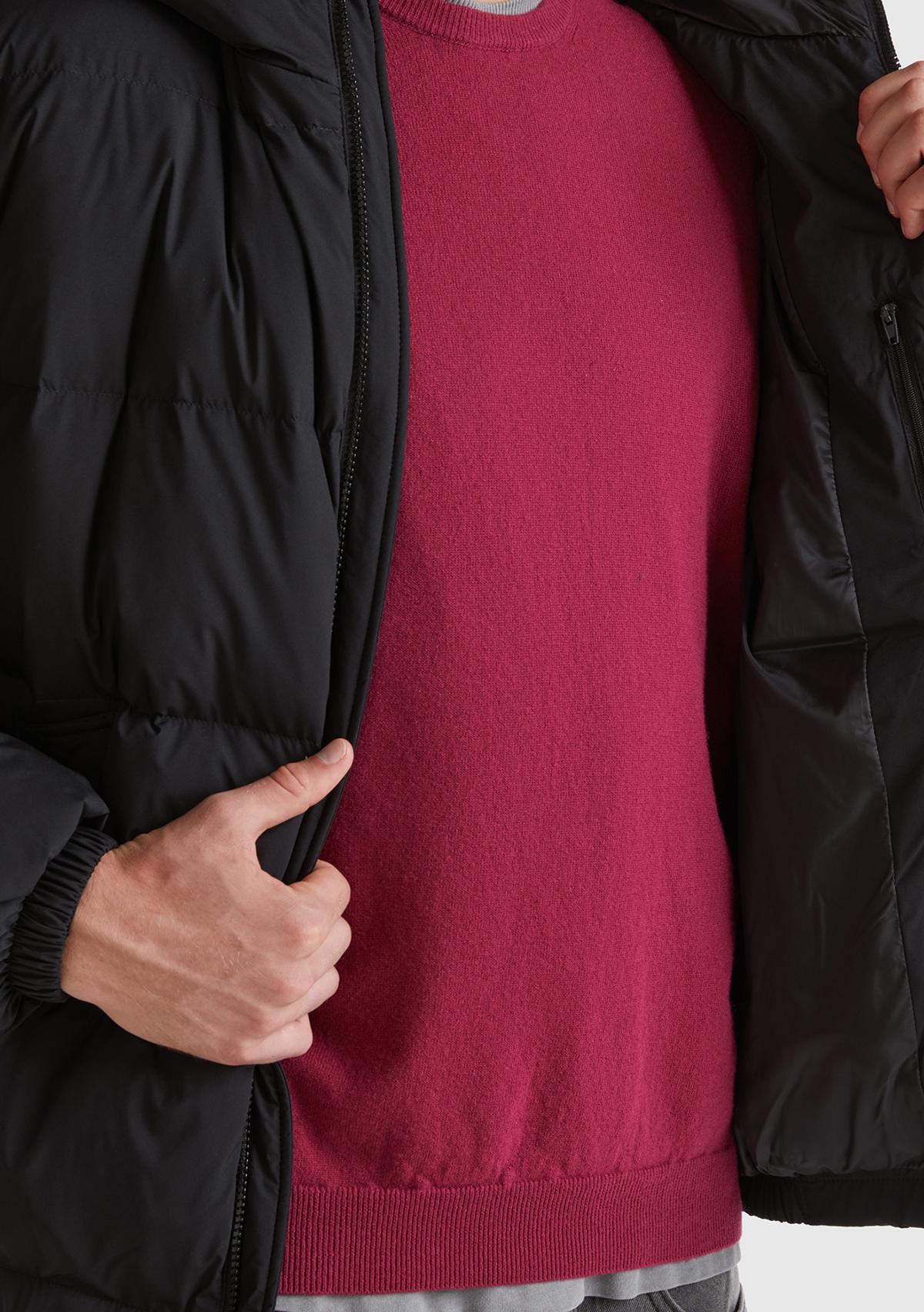 Erkek Siyah Kaz Tüyü Dolgulu Yanları Cepli Gizli Fermuarlı Kapüşonlu Mont