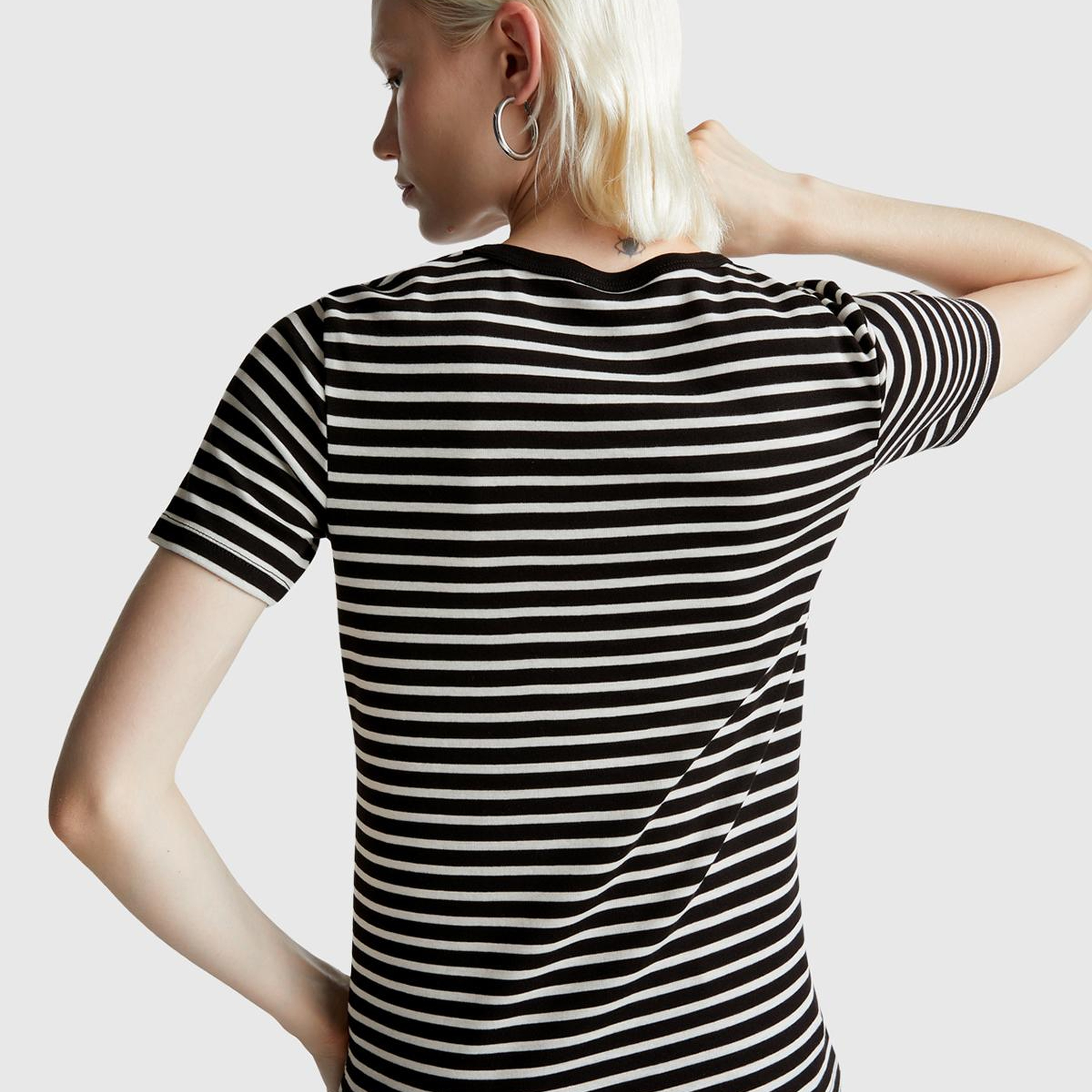 Kadın Siyah %100 Pamuk Sol Altı Logolu Çizgili Bisiklet Yaka T-Shirt