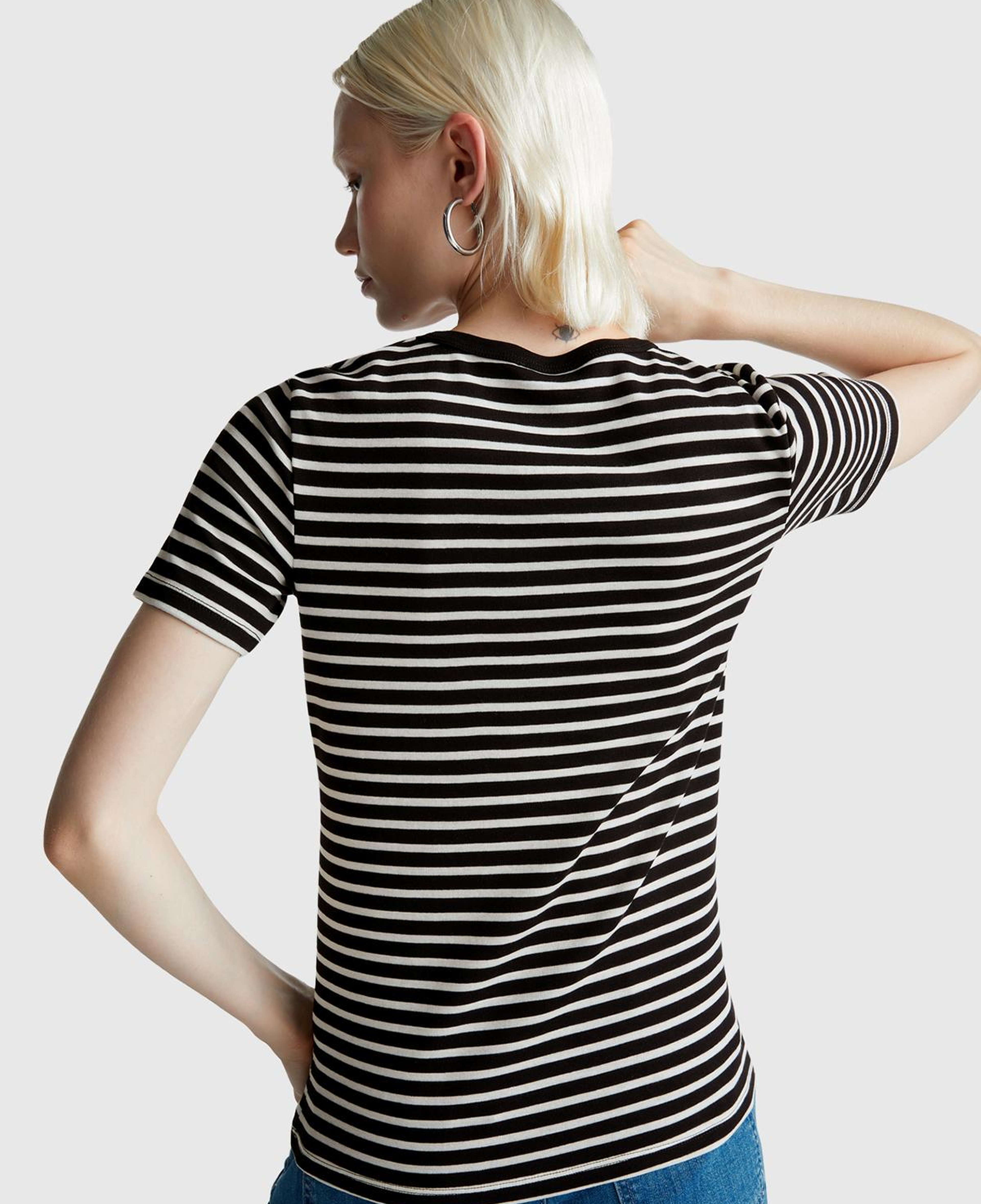 Kadın Siyah %100 Pamuk Sol Altı Logolu Çizgili Bisiklet Yaka T-Shirt