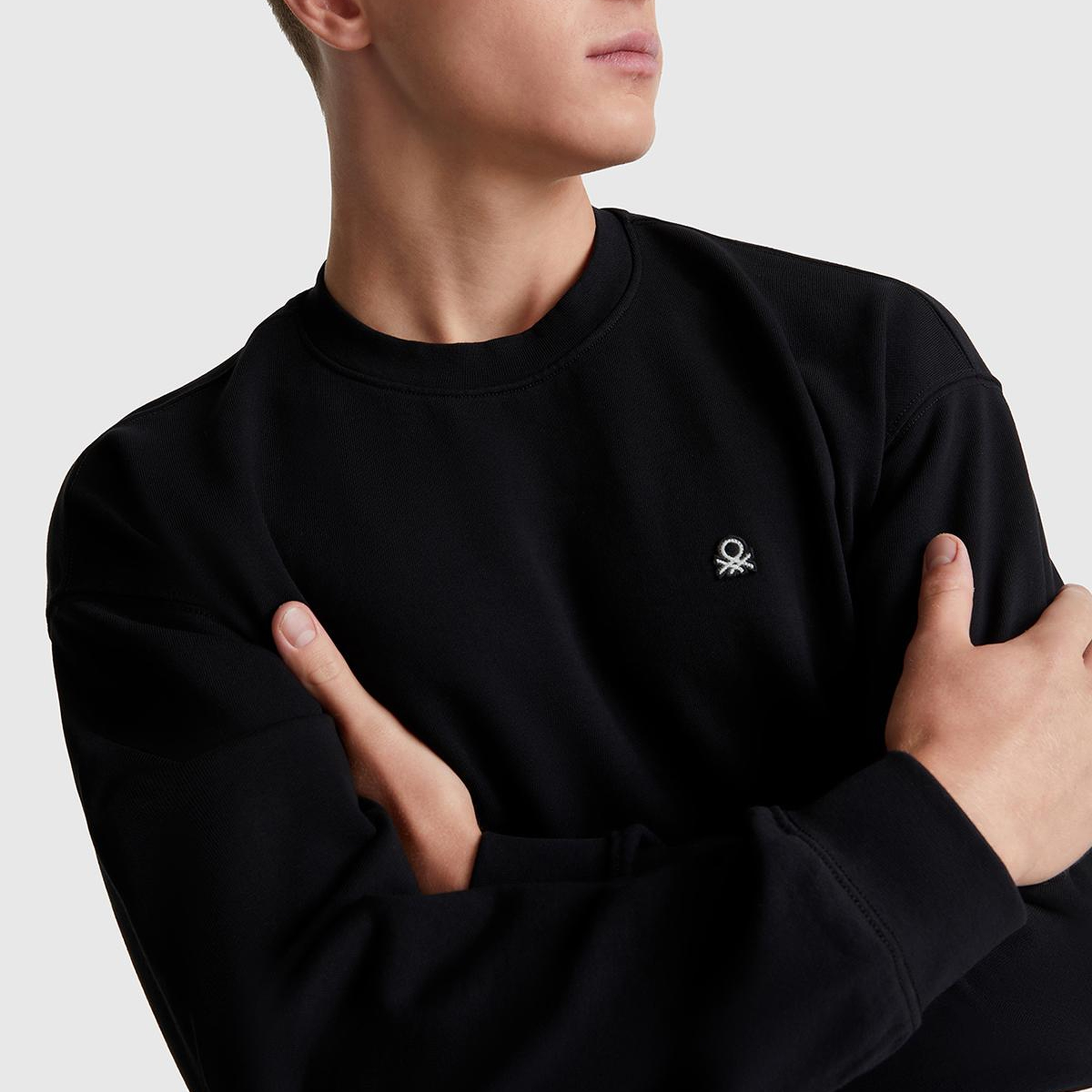 Erkek Siyah %100 Pamuk Önü Logo İşlemeli Bisiklet Yaka Sweatshirt